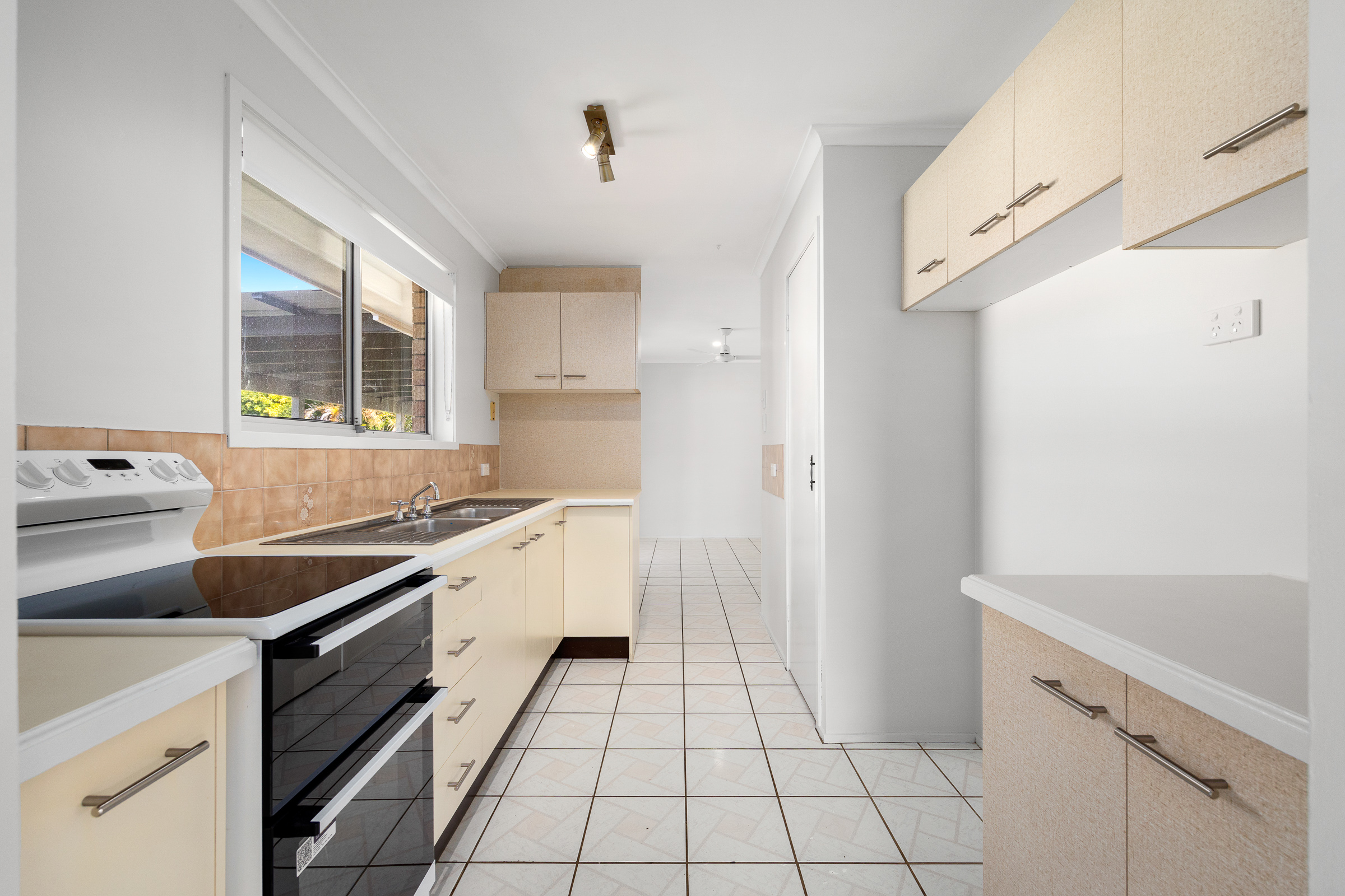 107 Bridgnorth Street, Carindale For Sale by Aurora Property - image 3