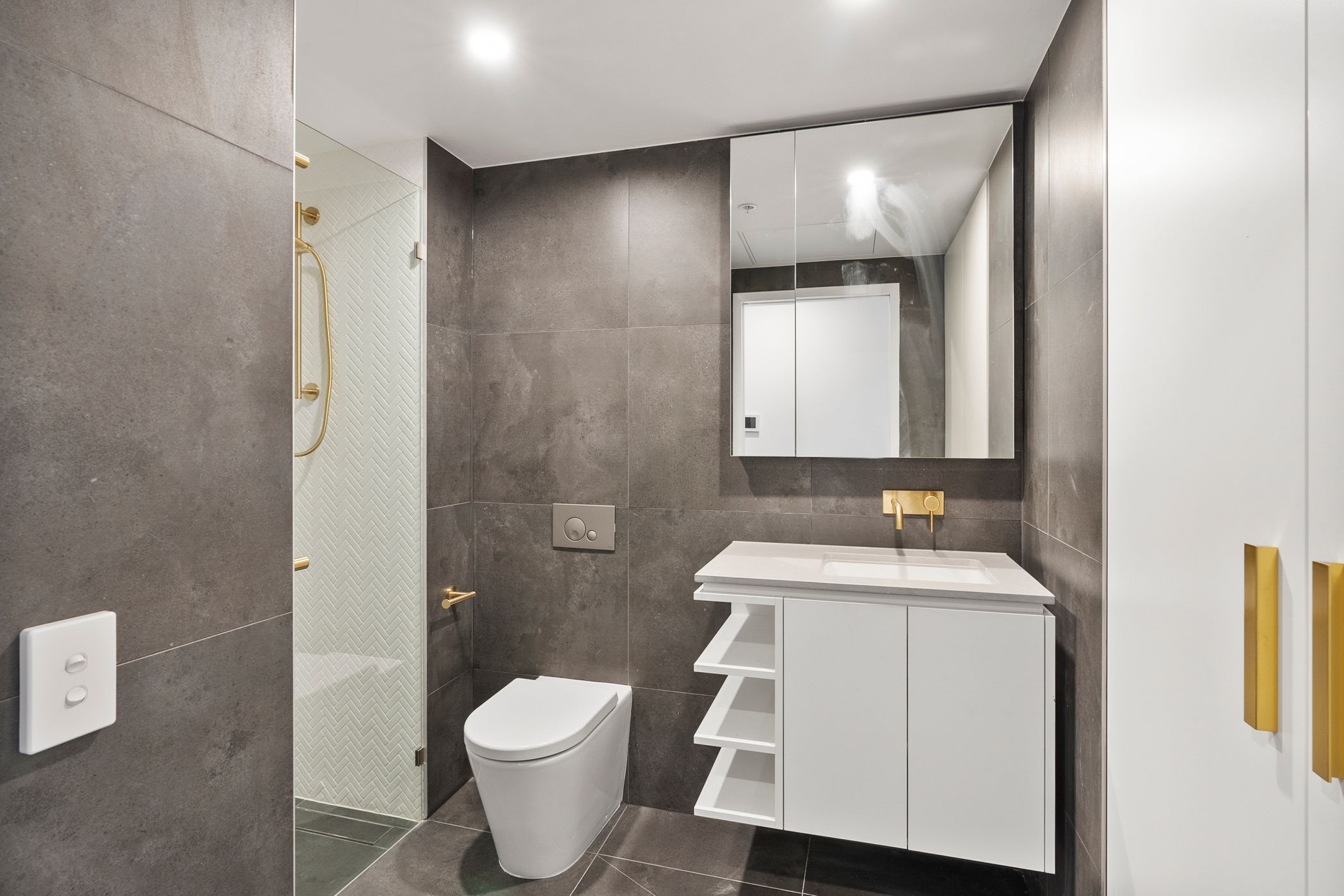 Modern Studio Apartment in Metropol 1