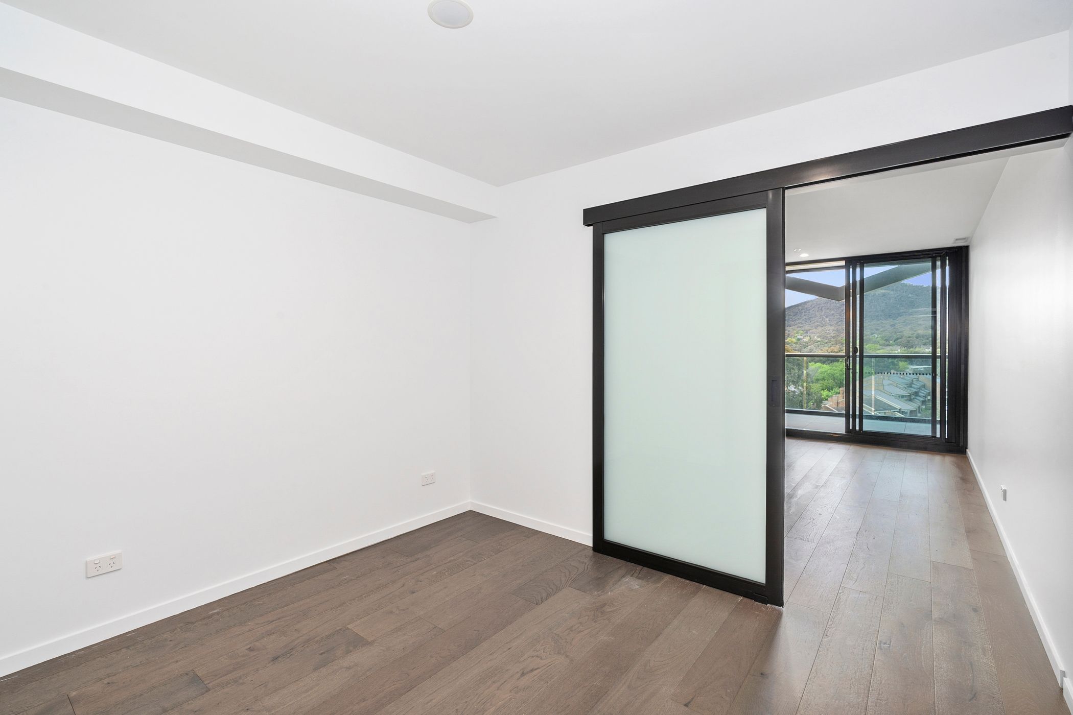 Modern Studio Apartment in Metropol 1