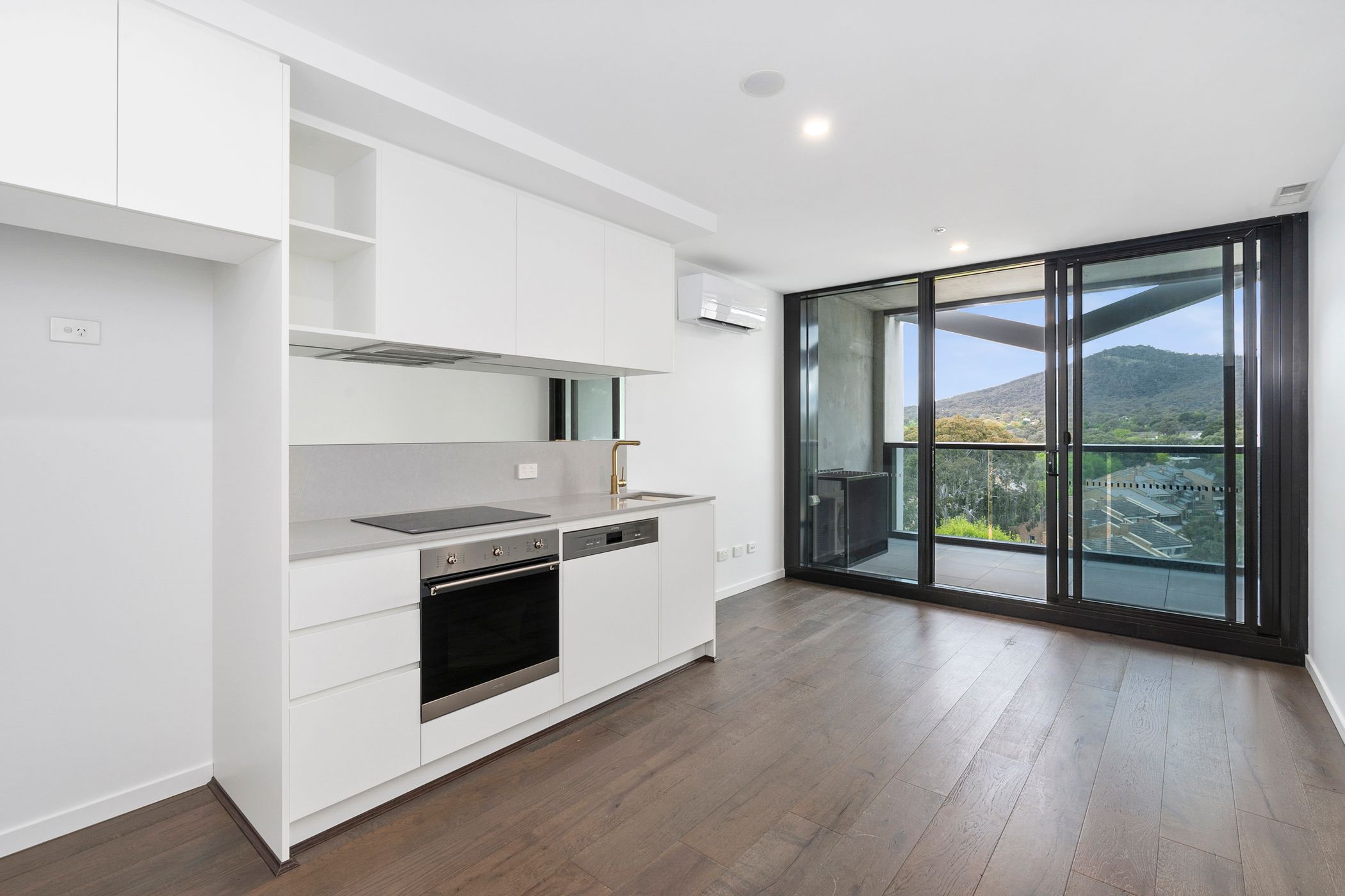 Modern Studio Apartment in Metropol 1