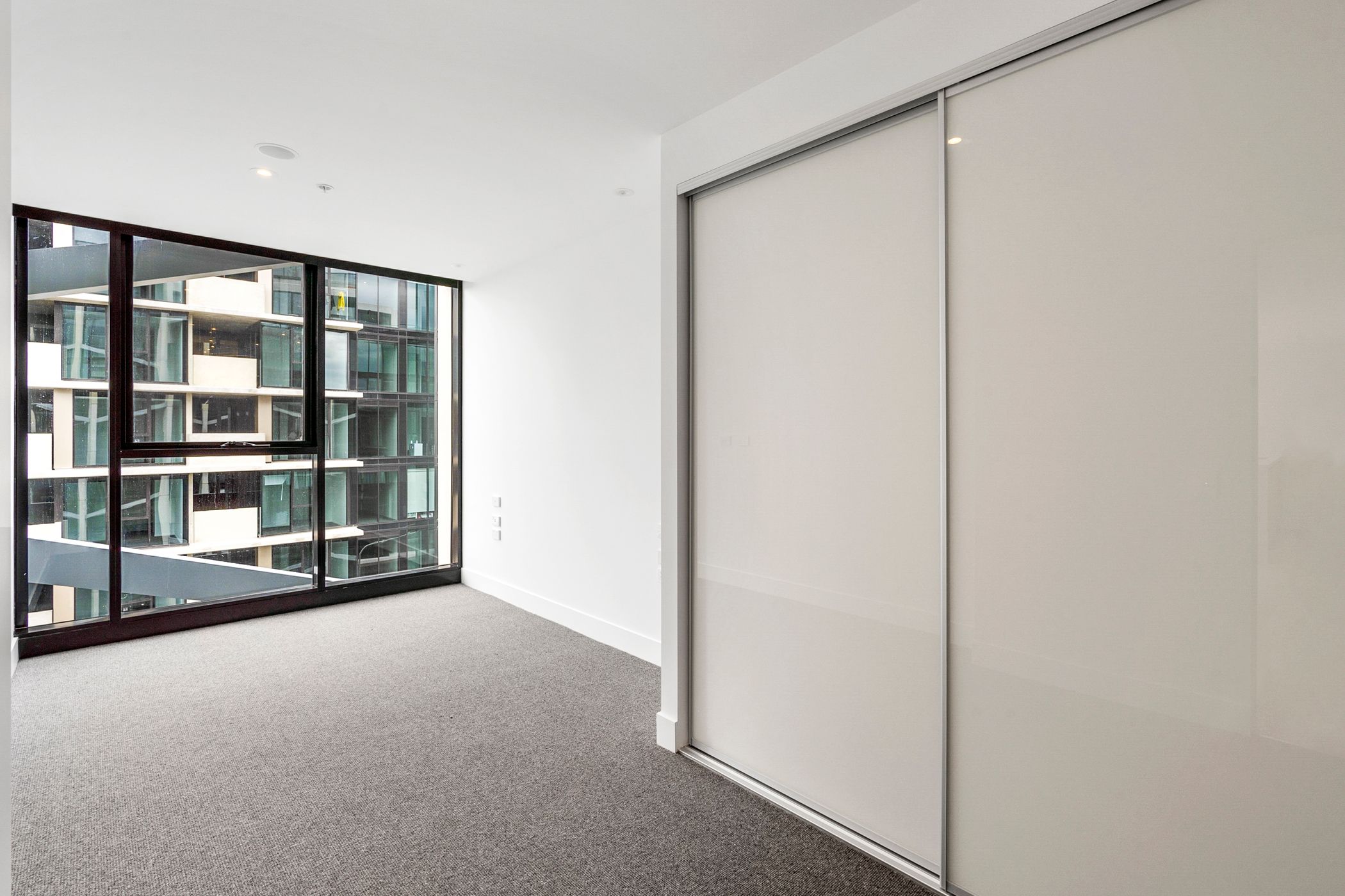 Modern 3 Bedroom Apartment in Metropol 1