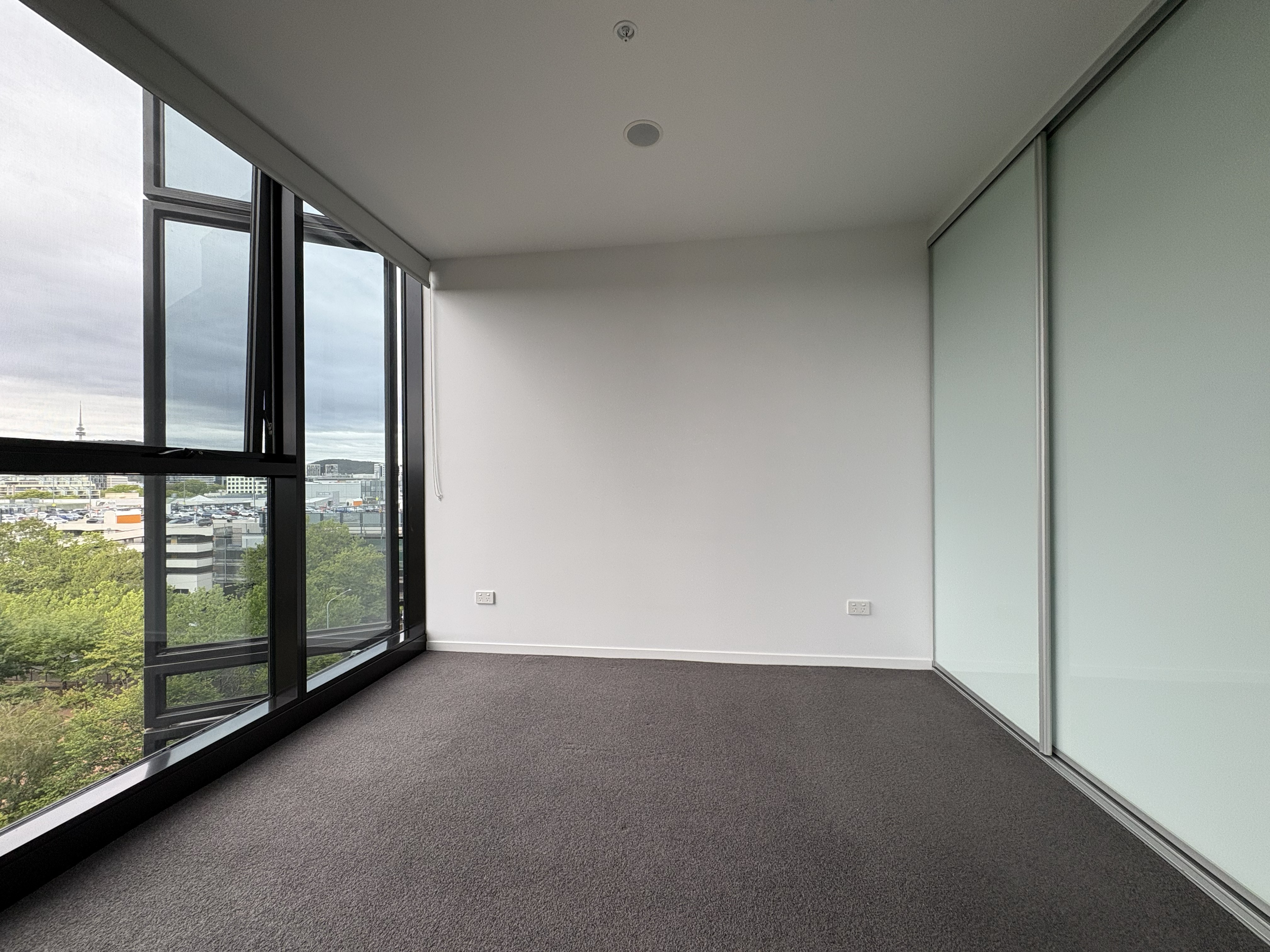 Modern 1 Bedroom Apartment in Metropol 2