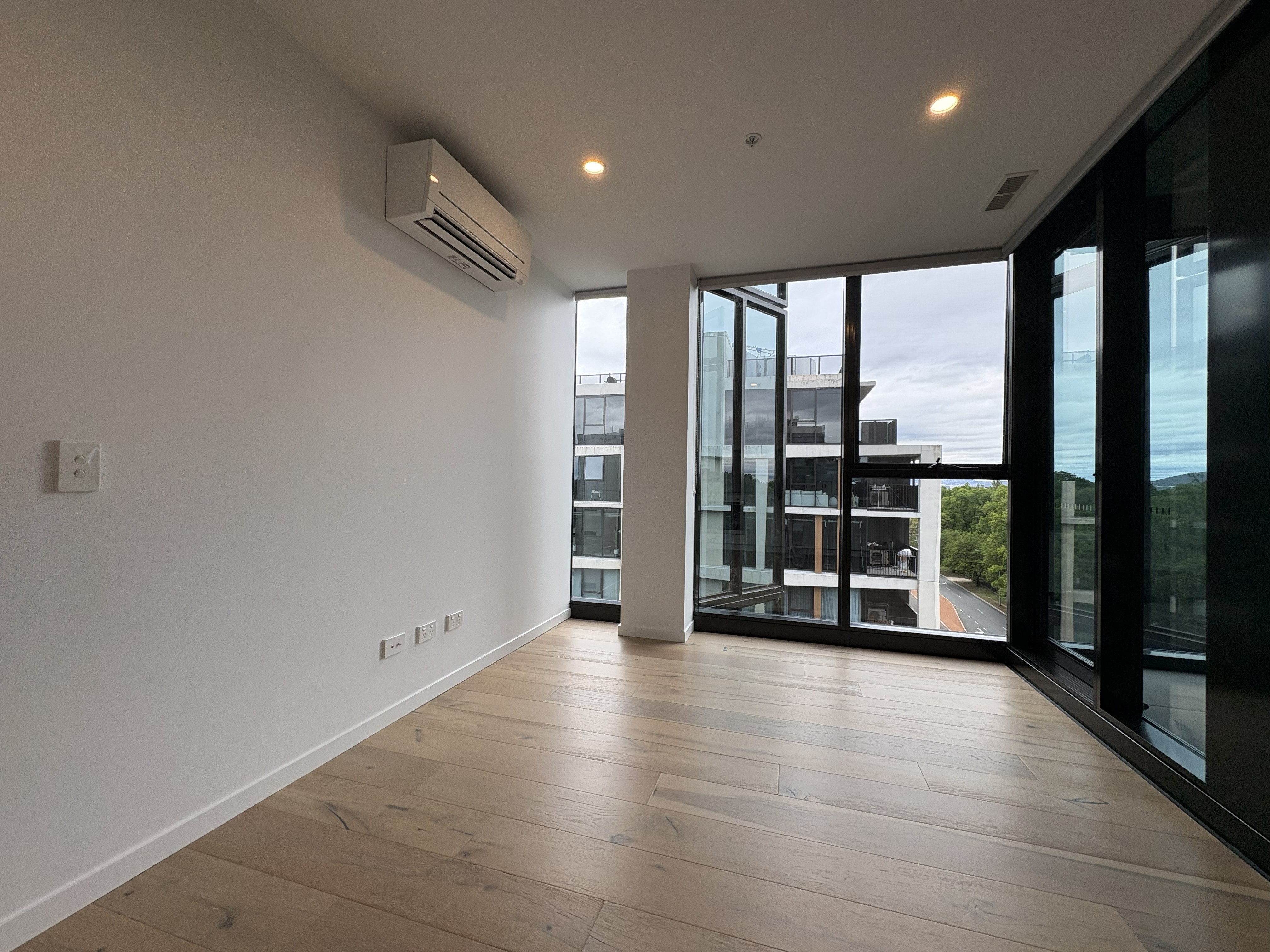 Modern 1 Bedroom Apartment in Metropol 2