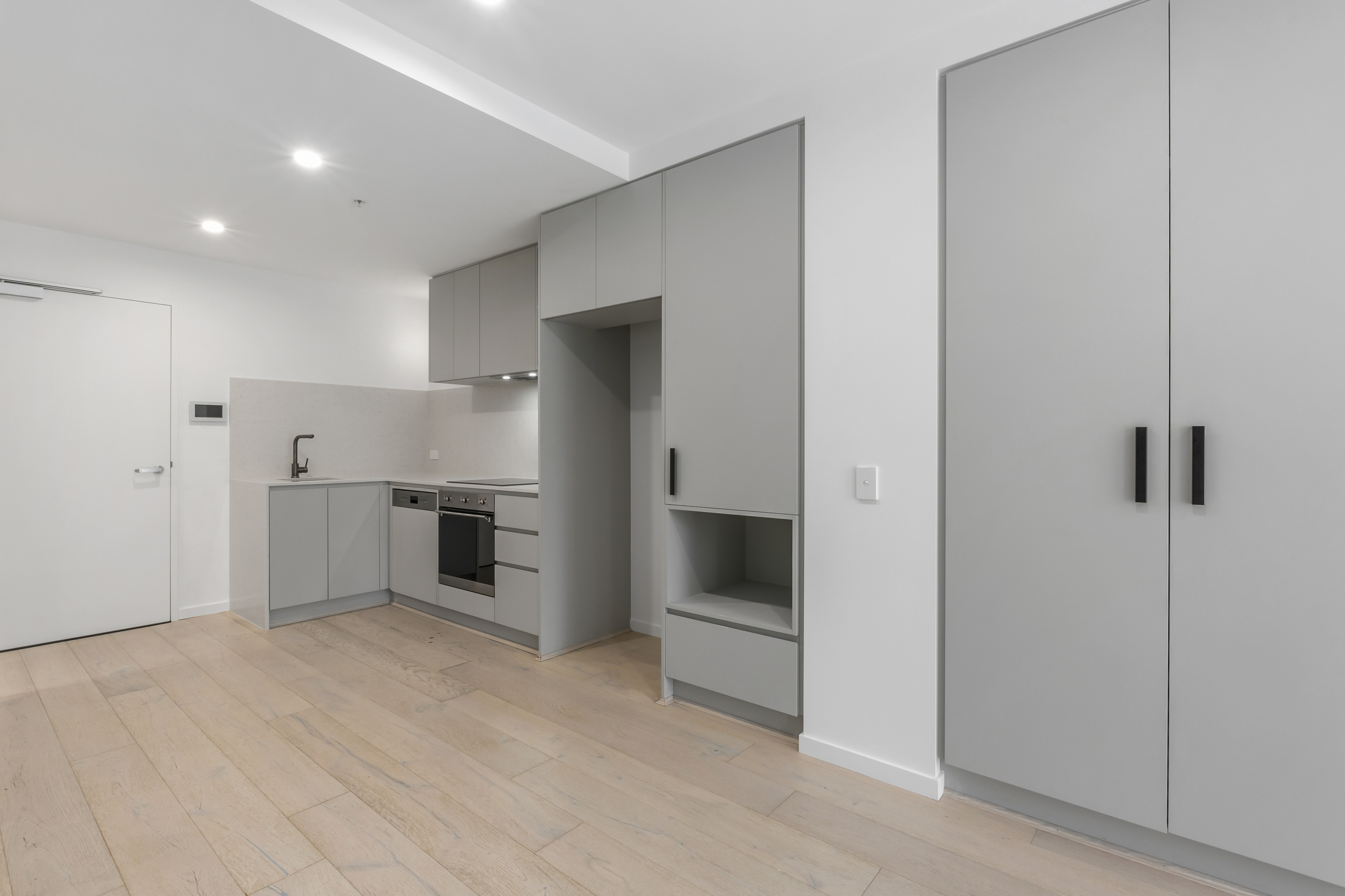 Modern 1 Bedroom Apartment in Metropol 3