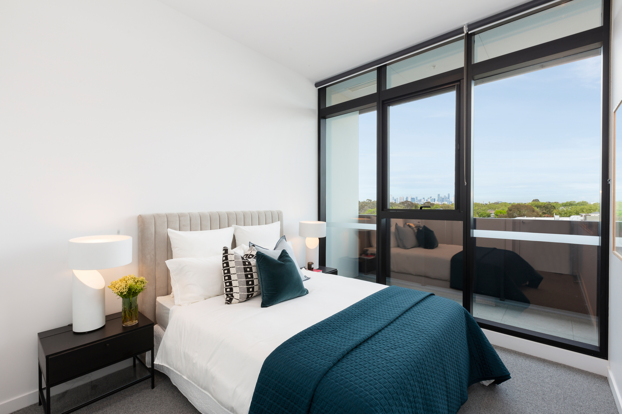 One bedroom apartment with car space