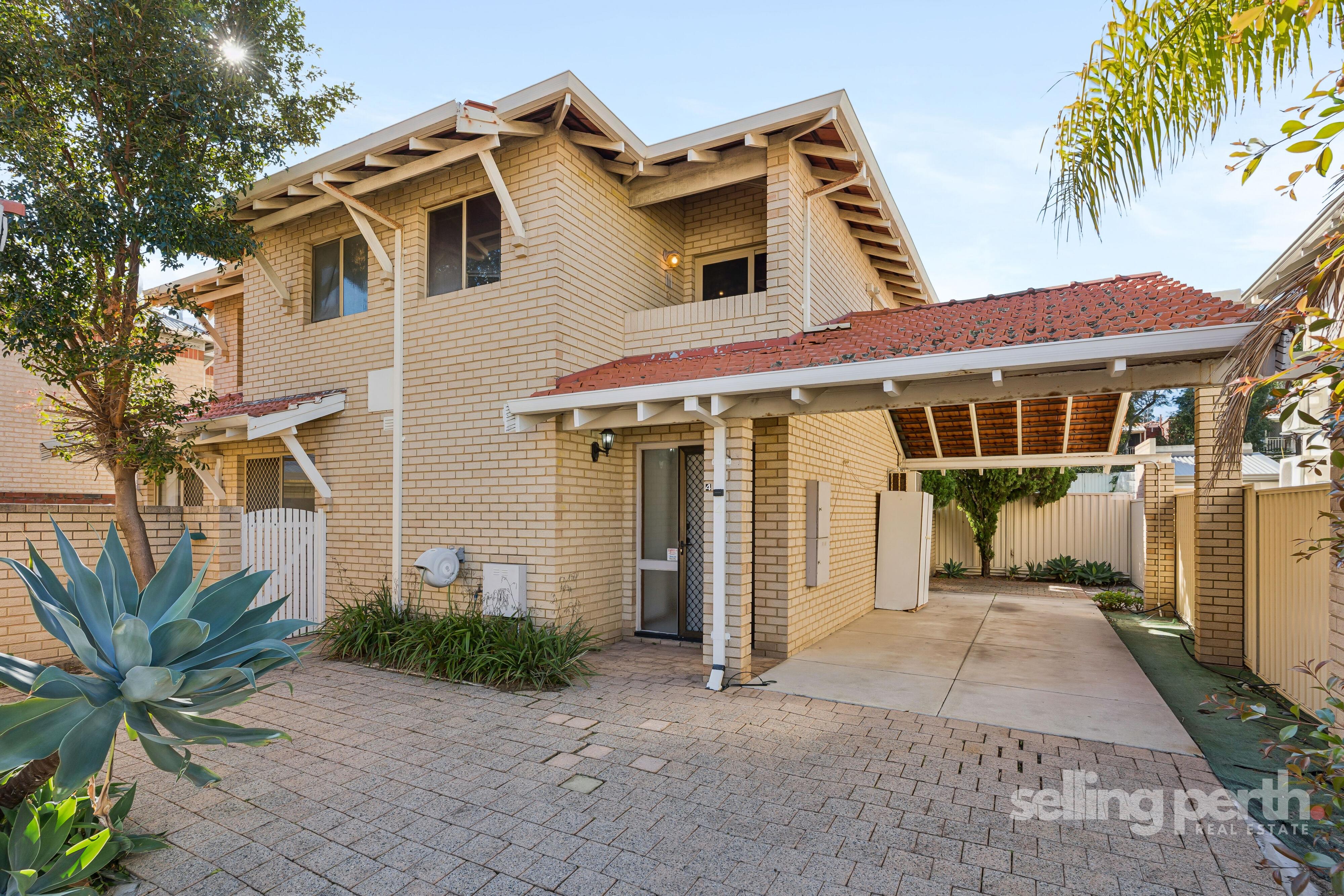 4 / 6 Mary Street, Como