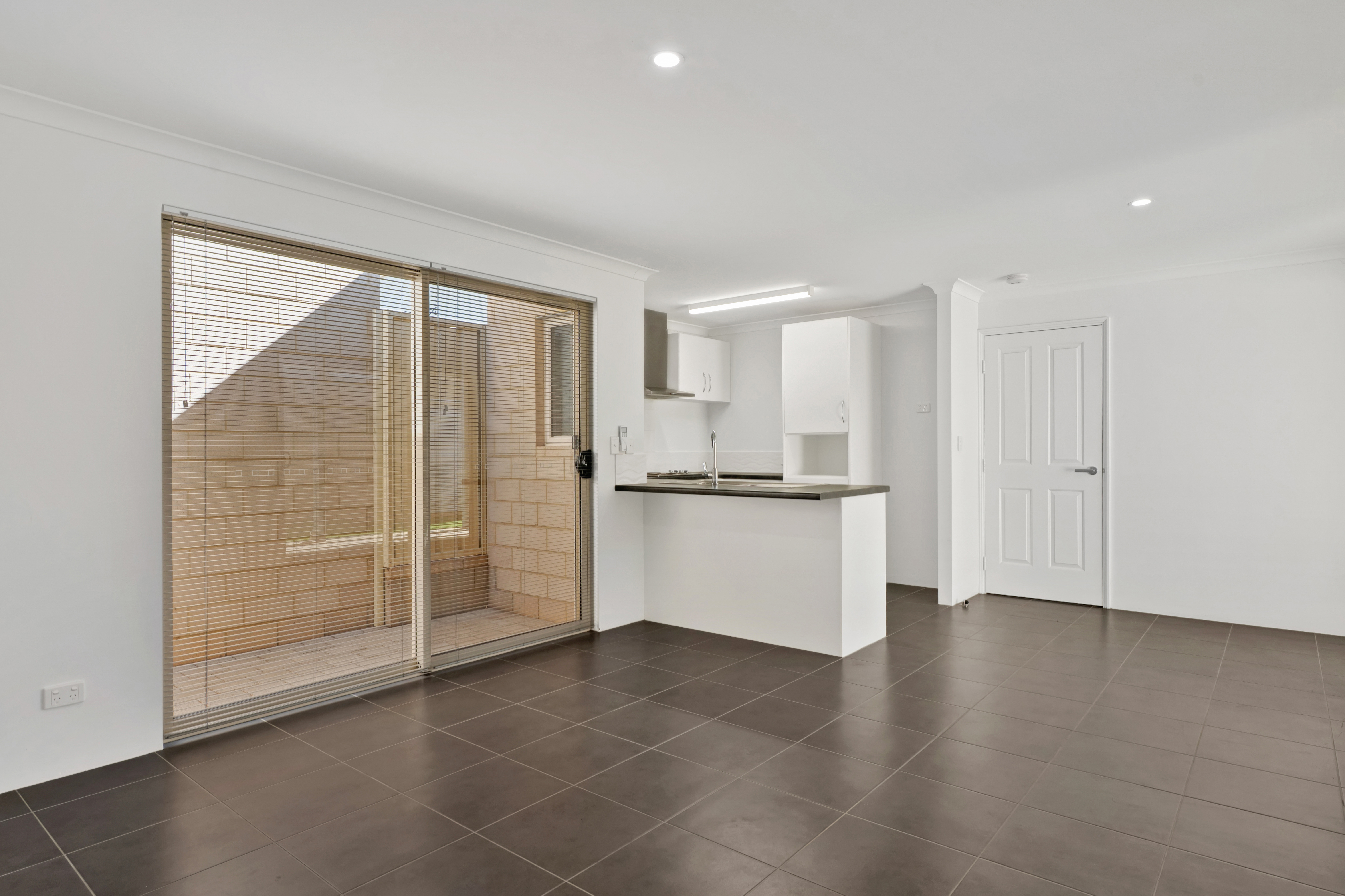 5a/17 Ord Street, BERESFORD WA 6530, Beresford - Thumbnail 2
