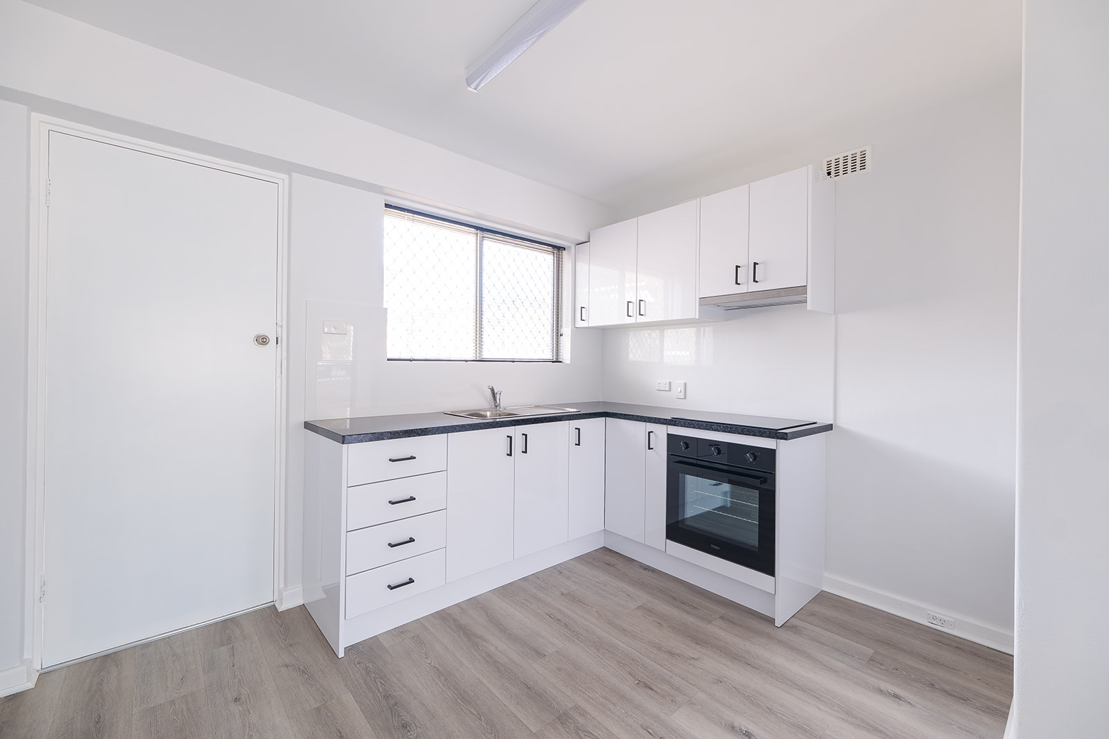 4/141 Augustus Street, GERALDTON WA 6530, Geraldton - Thumbnail 2