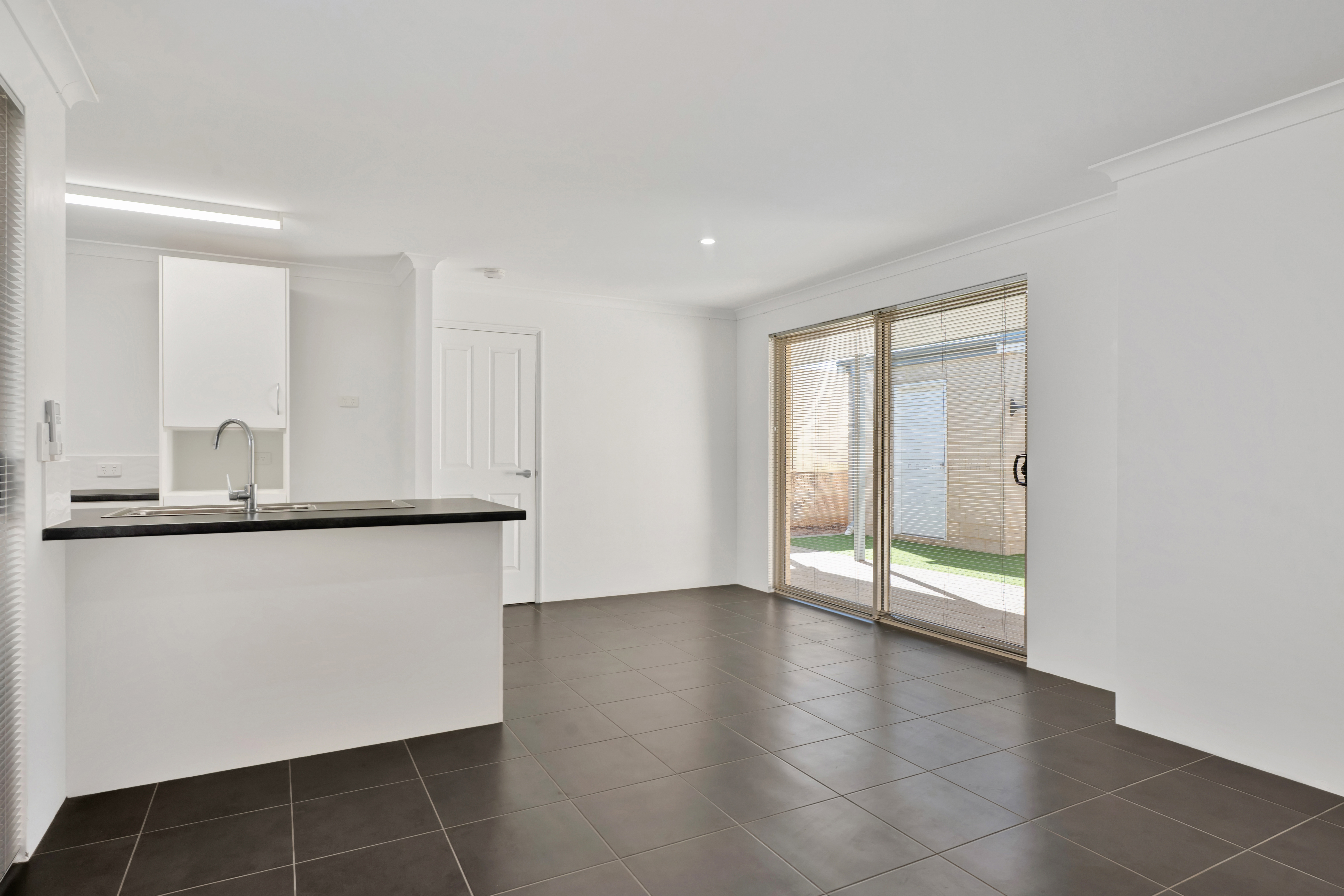 6a/17 Ord Street, BERESFORD WA 6530, Beresford - Thumbnail 2