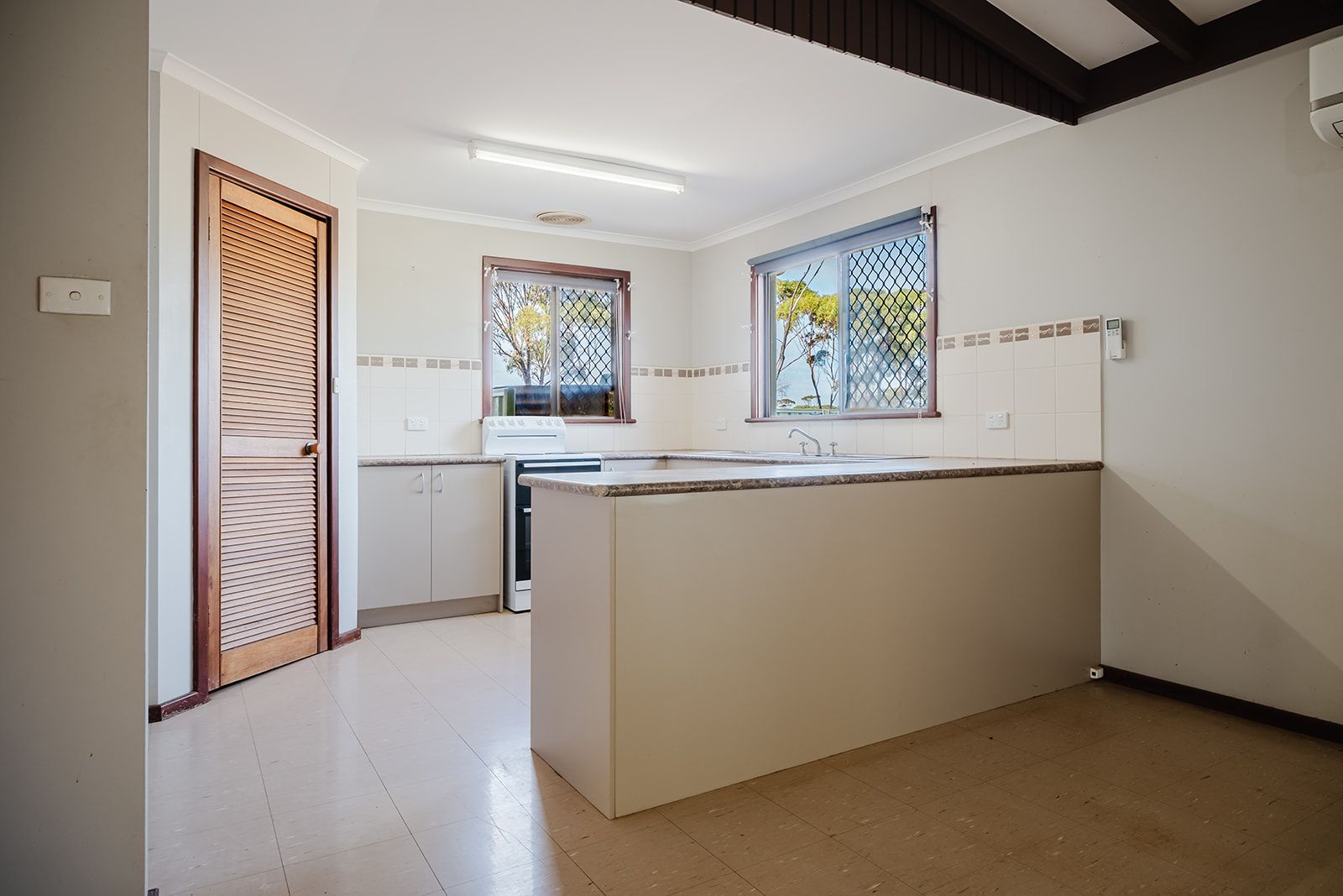 92 Williamson Street, THREE SPRINGS WA 6519, Three Springs - Thumbnail 5