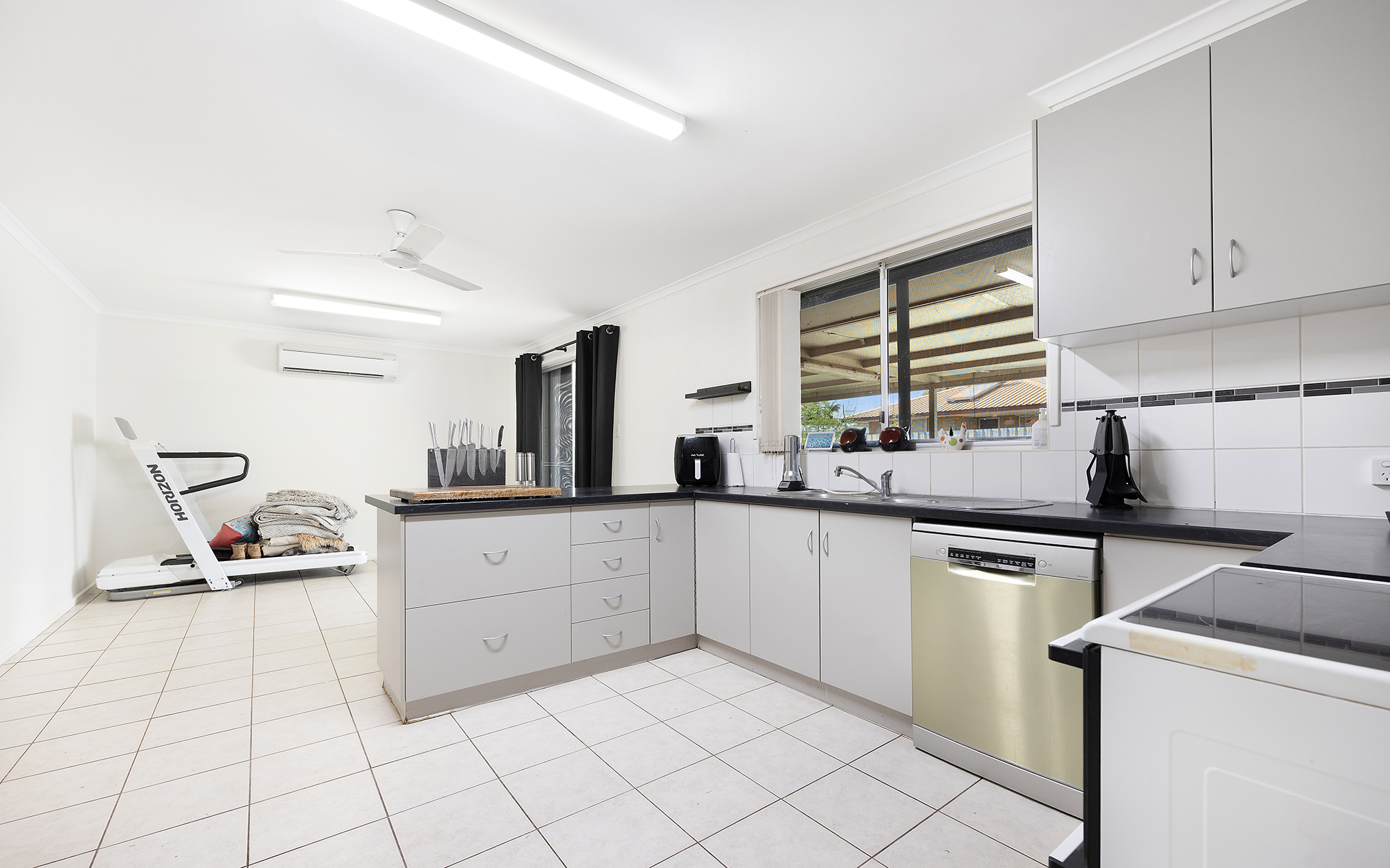 24 Gawthorne Drive, MILLARS WELL WA 6714, Millars Well - Thumbnail 2