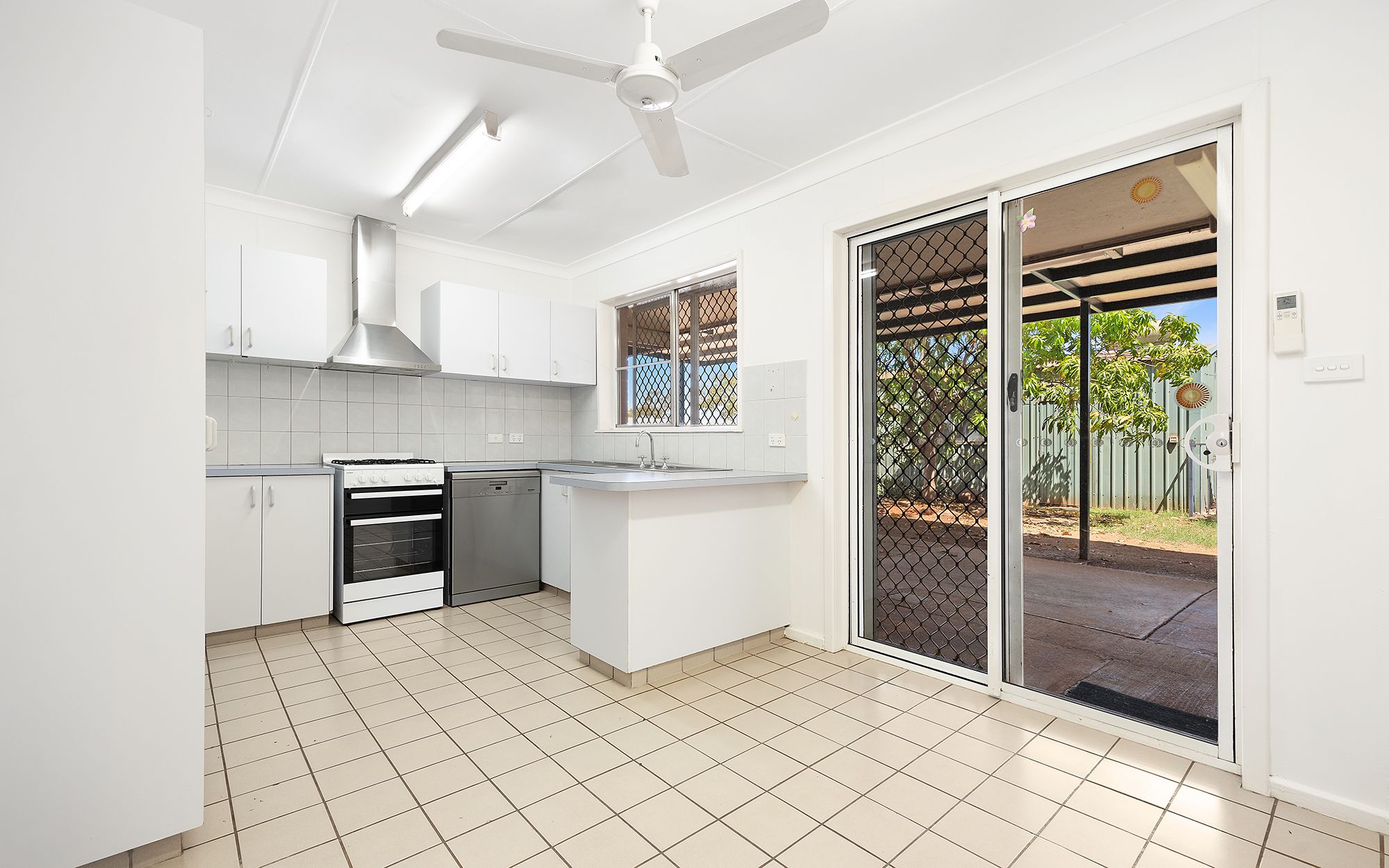 20 Flinders Crescent, DAMPIER WA 6713, Dampier - Thumbnail 8