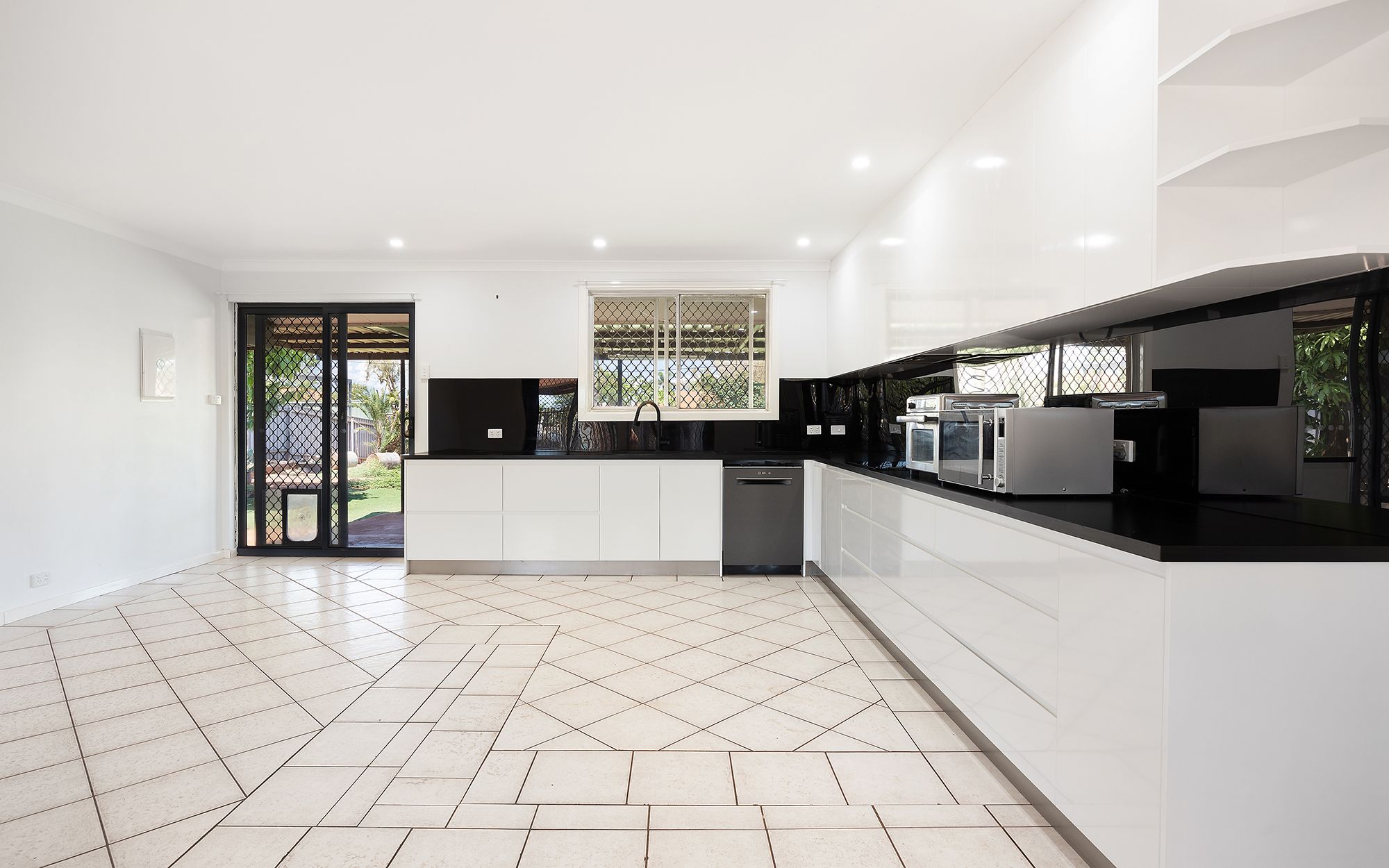 9 Pingandy Crescent, DAMPIER WA 6713, Dampier - Thumbnail 4