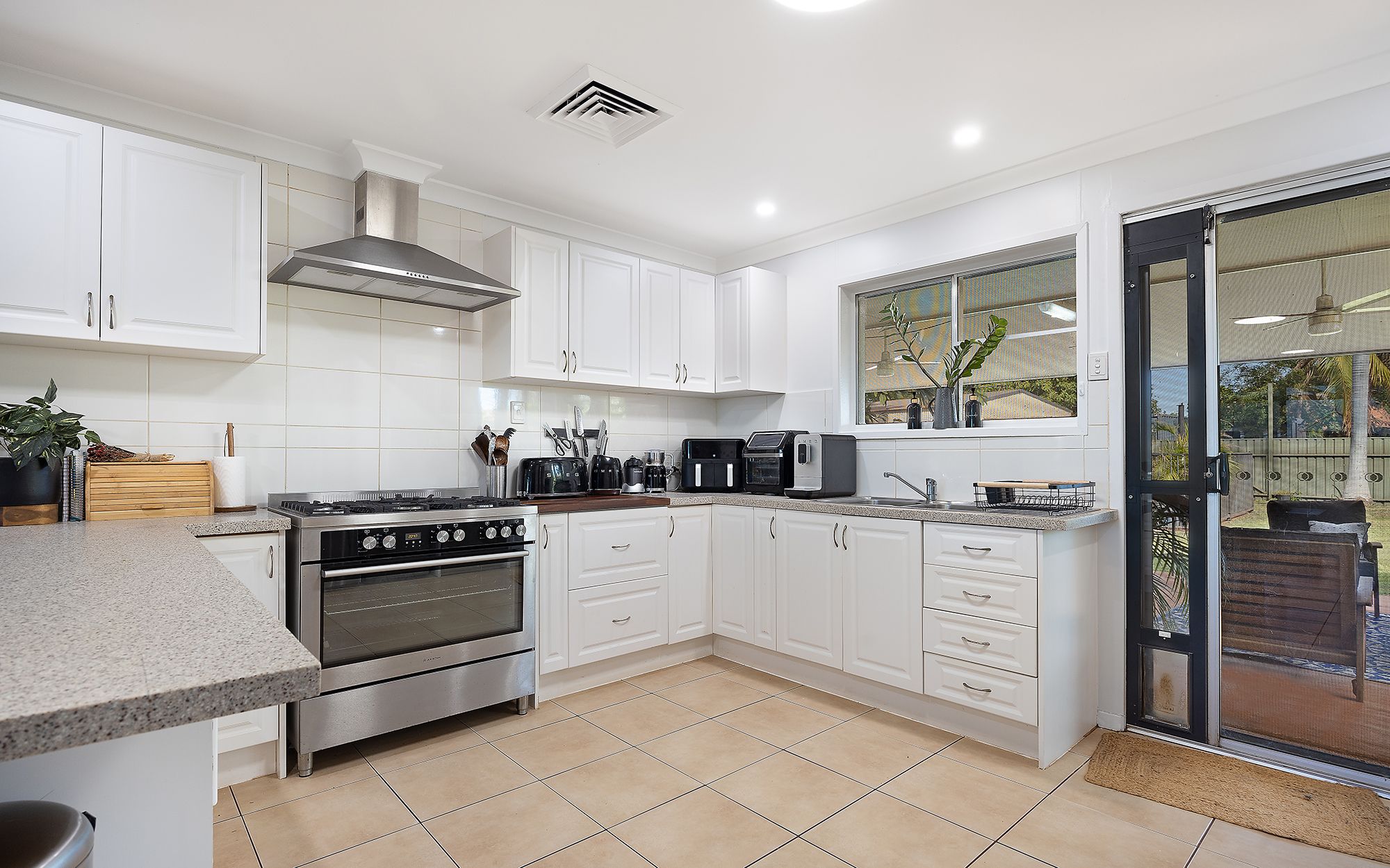 15 Patterson Crescent, DAMPIER WA 6713, Dampier - Thumbnail 5