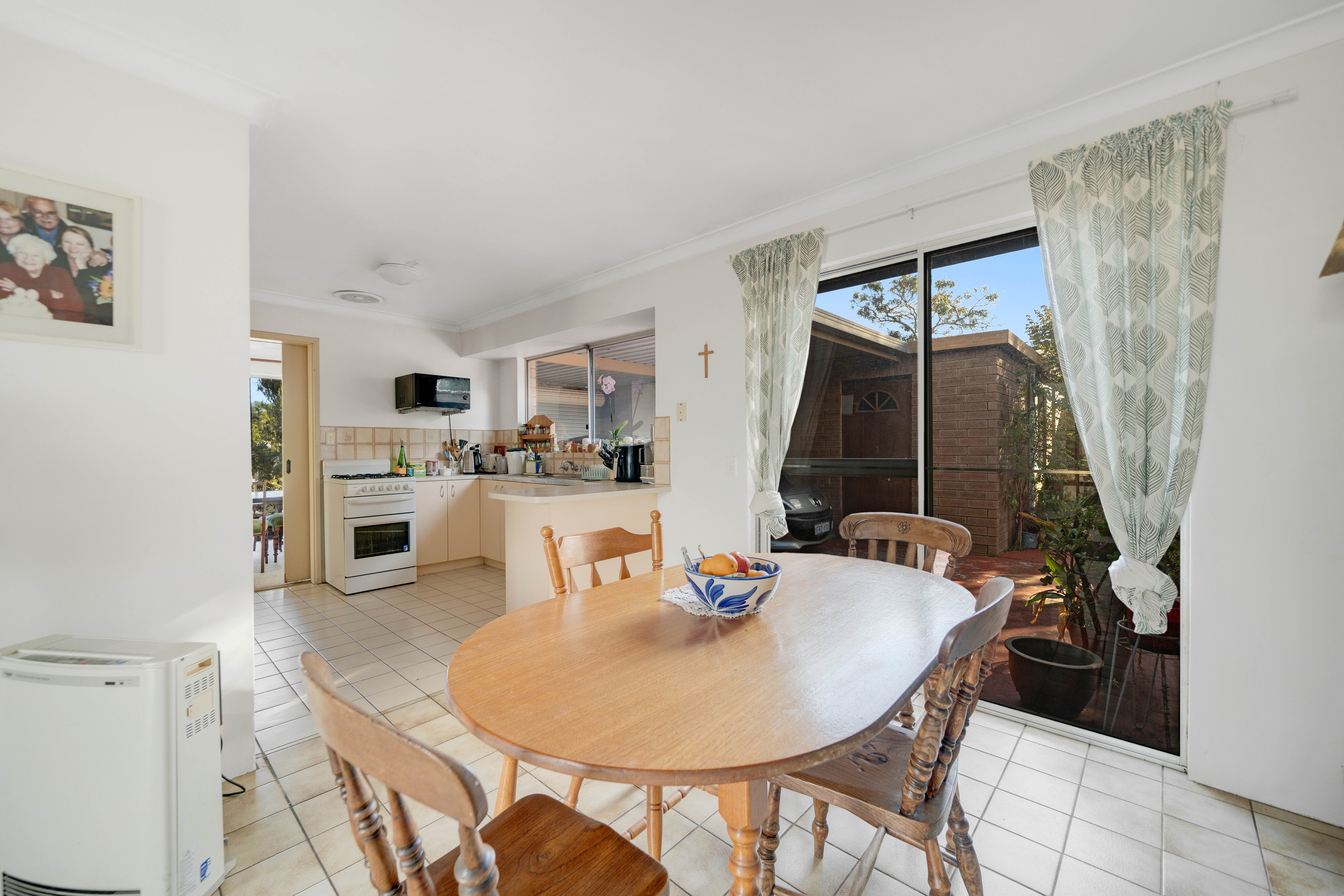9 Gilbert Road, DUNCRAIG WA 6023, Duncraig - Thumbnail 2