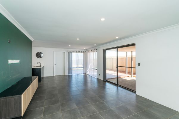 Coastal Comfort with Contemporary Style, 66 Montebello Boulevard, TWO ROCKS WA 6037, Two Rocks - Thumbnail 3