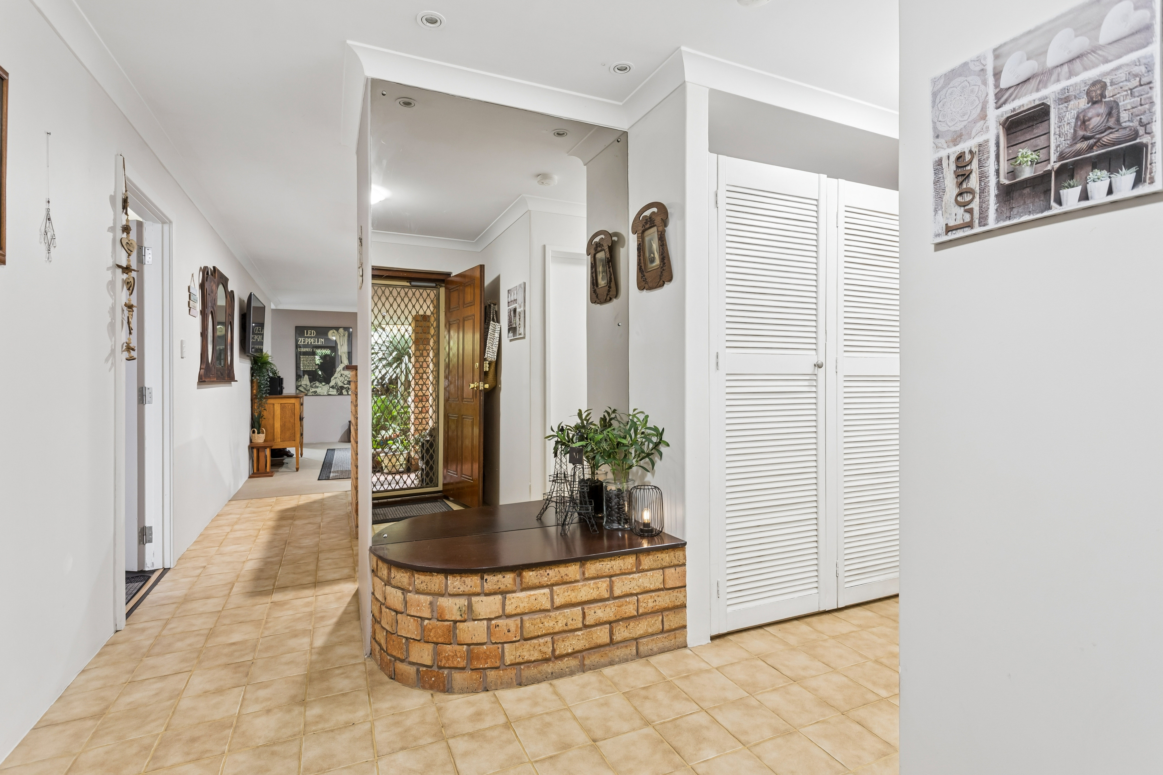 Your own private oasis in Marangaroo, 7 Burham Court, MARANGAROO WA 6064, Marangaroo - Thumbnail 2