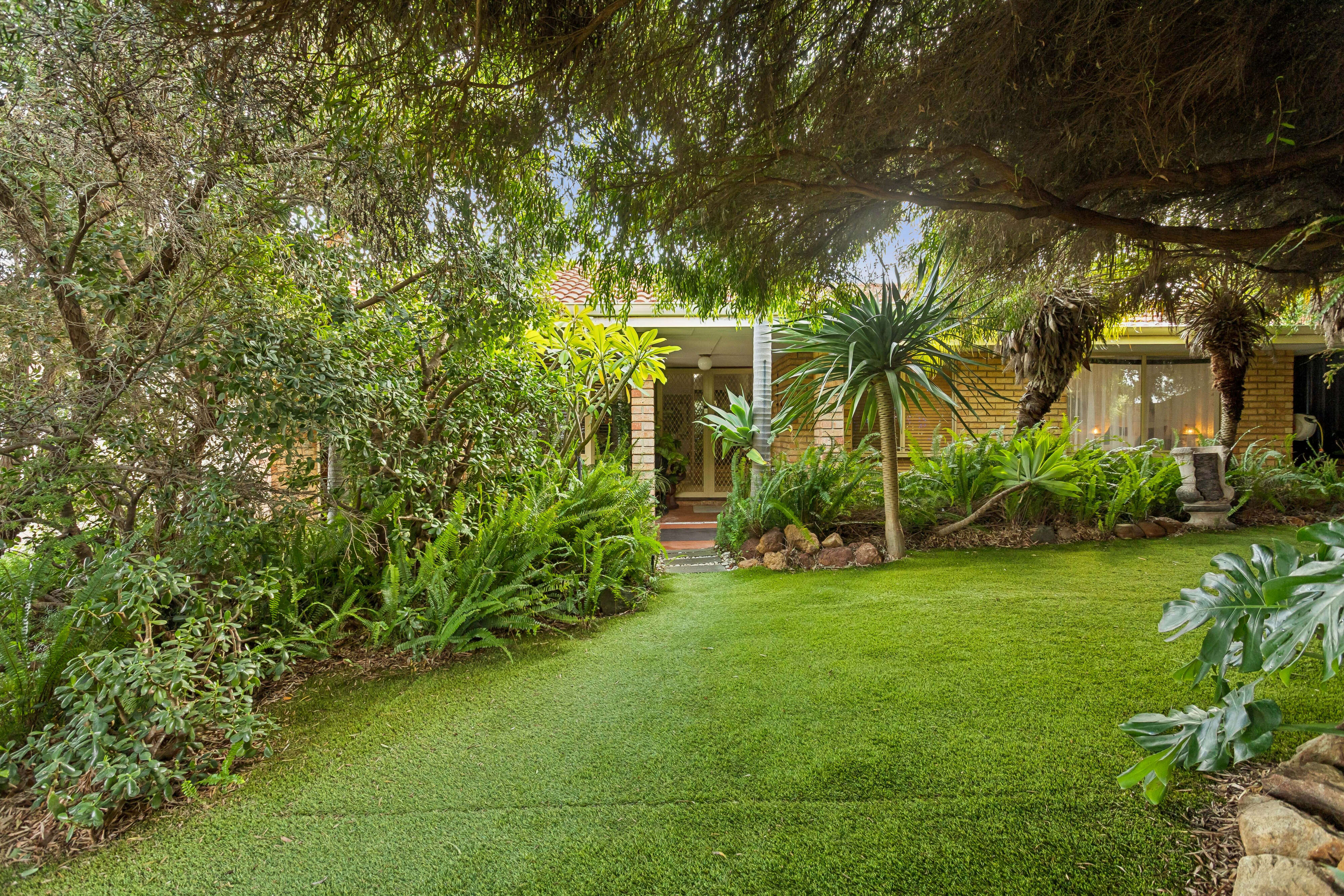 Your own private oasis in Marangaroo, 7 Burham Court, MARANGAROO WA 6064, Marangaroo - Image 1