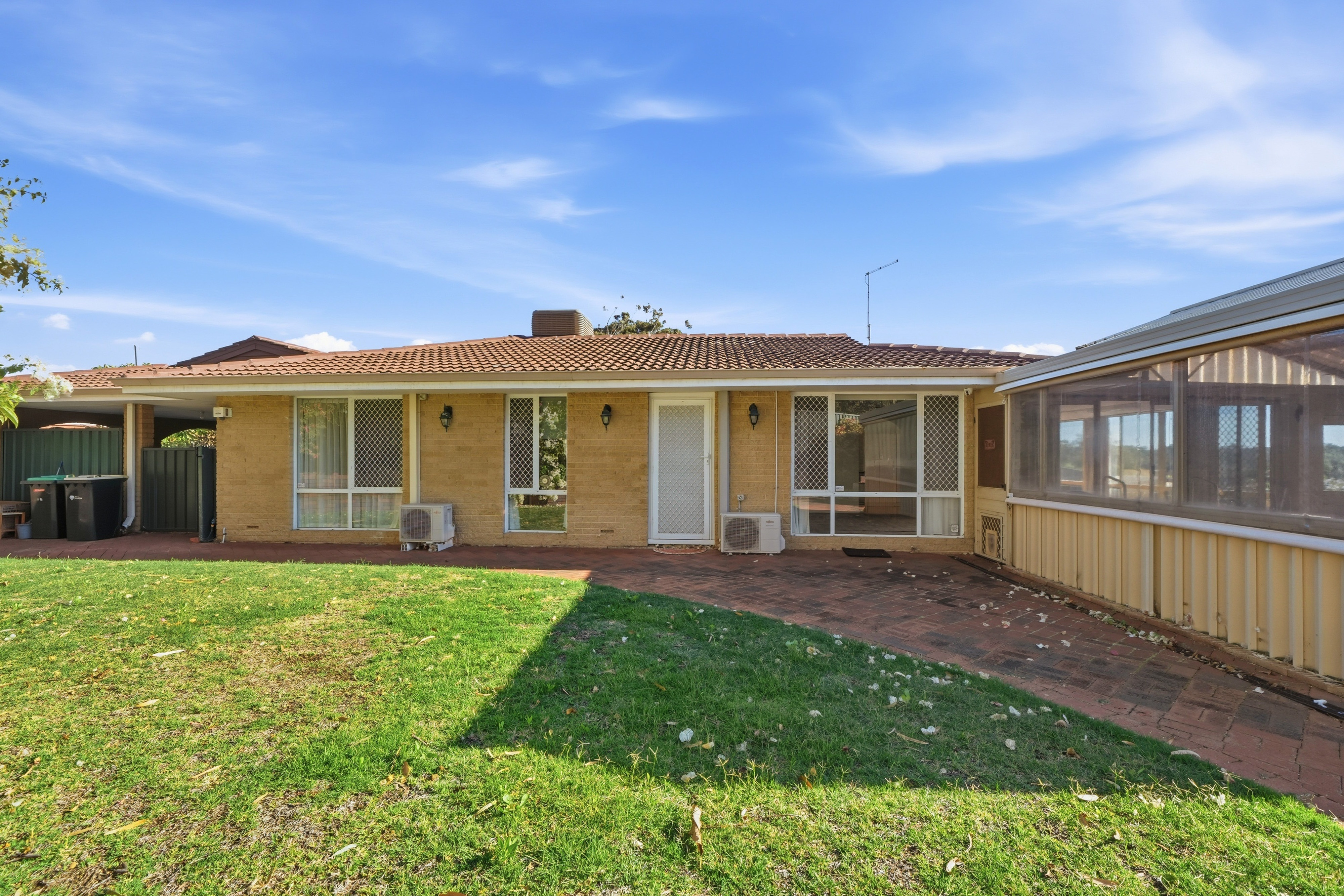 Parkside Living With Endless Potential, 4B Wandina Place, DUNCRAIG WA 6023, Duncraig - Thumbnail 3