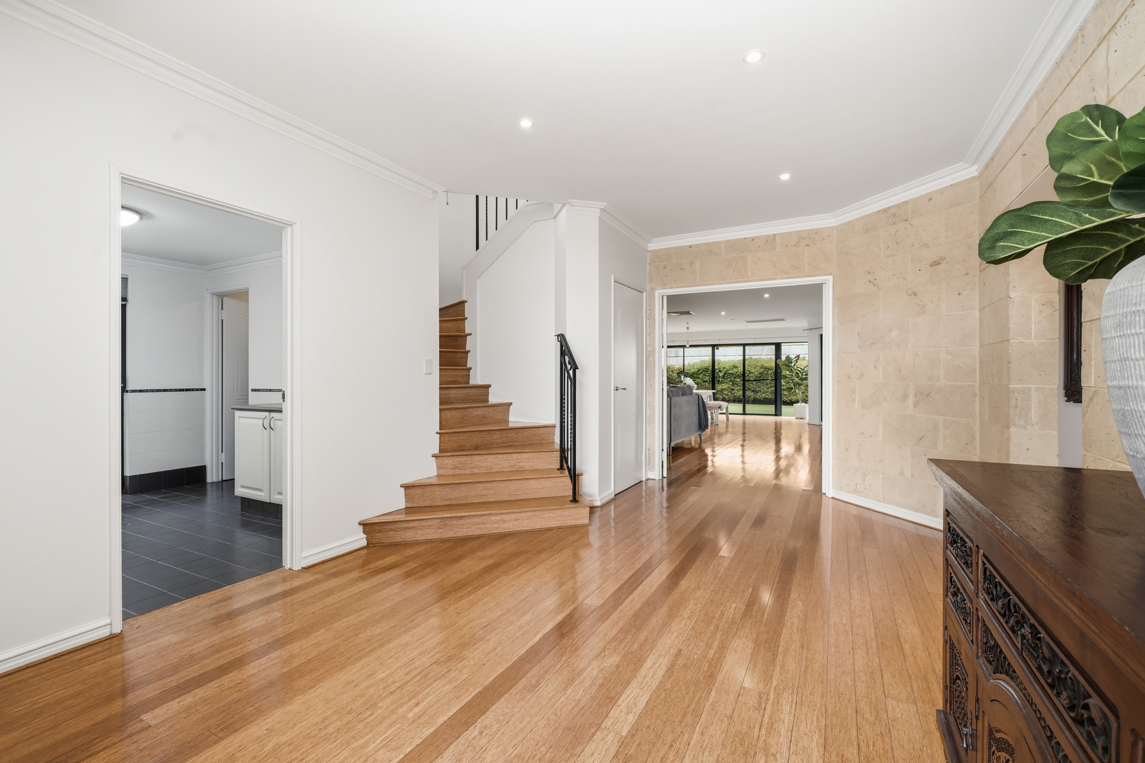 Sunsets, Sea Views & Space for Everyone, 15 Waverton Court, KALLAROO WA 6025, Kallaroo - Thumbnail 8
