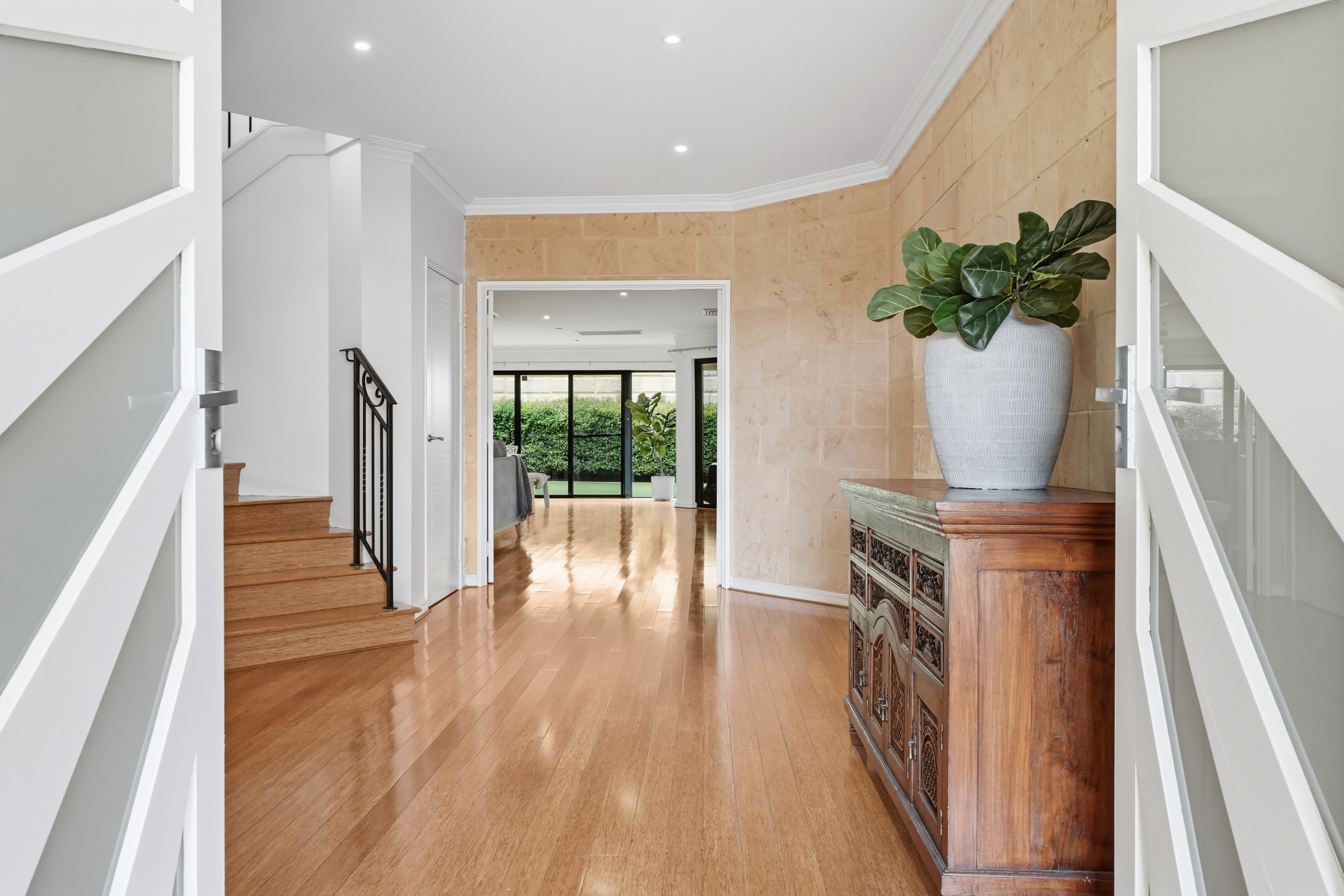 Sunsets, Sea Views & Space for Everyone, 15 Waverton Court, KALLAROO WA 6025, Kallaroo - Thumbnail 6