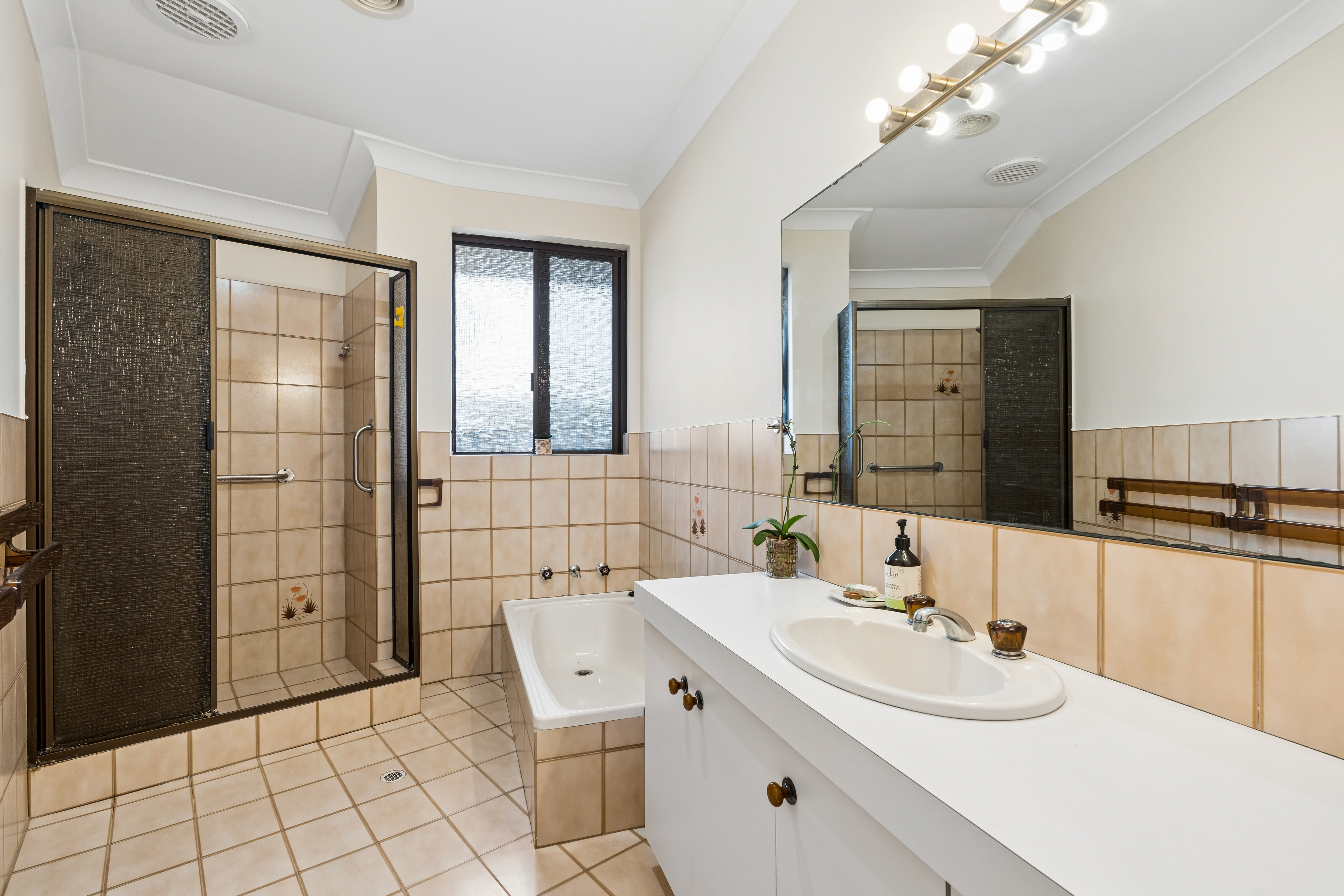 A brilliant entry into Duncraig, 5A Burtonia Close, DUNCRAIG WA 6023, Duncraig - Thumbnail 8