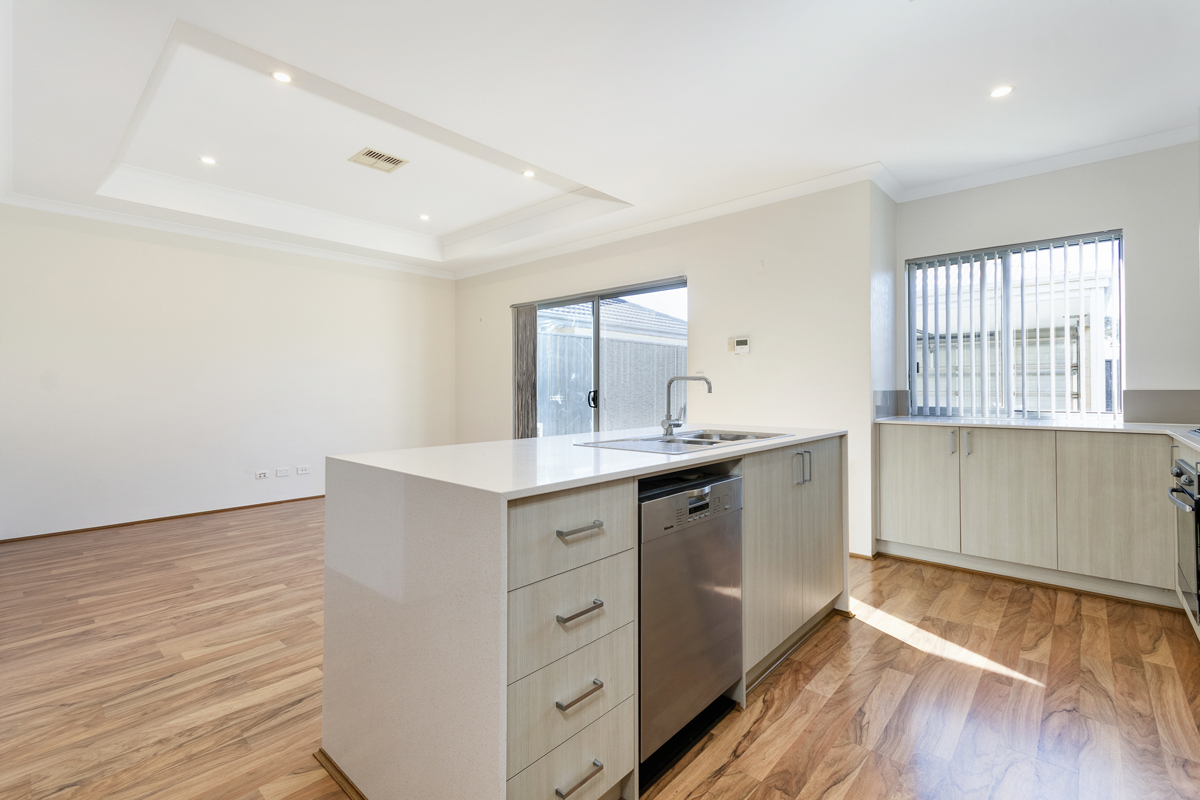 32 Mountain Street, BANKSIA GROVE WA 6031, Banksia Grove - Thumbnail 5