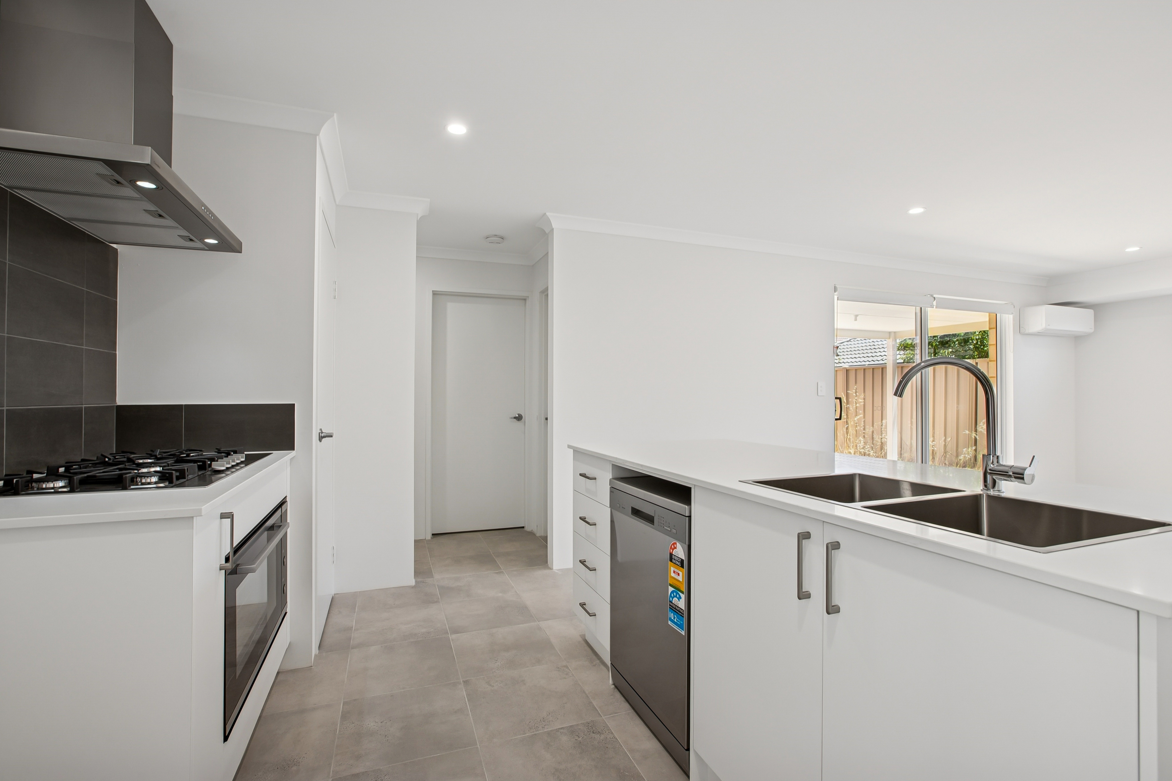4 Citrine Way, KARNUP WA 6176, Karnup - Thumbnail 2