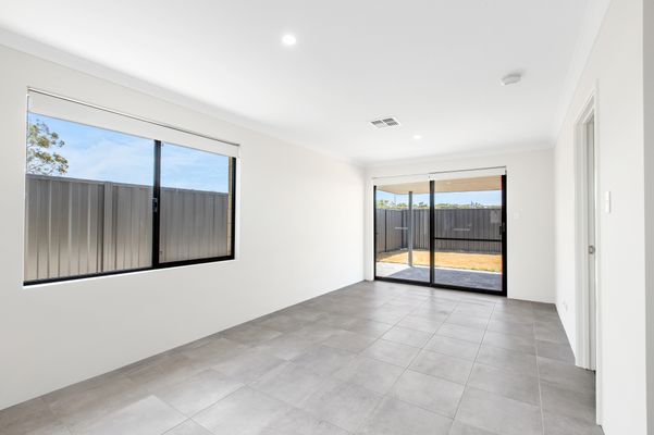 370 LAKE VALLEY DRIVE, LAKELANDS WA 6180, Lakelands - Thumbnail 5