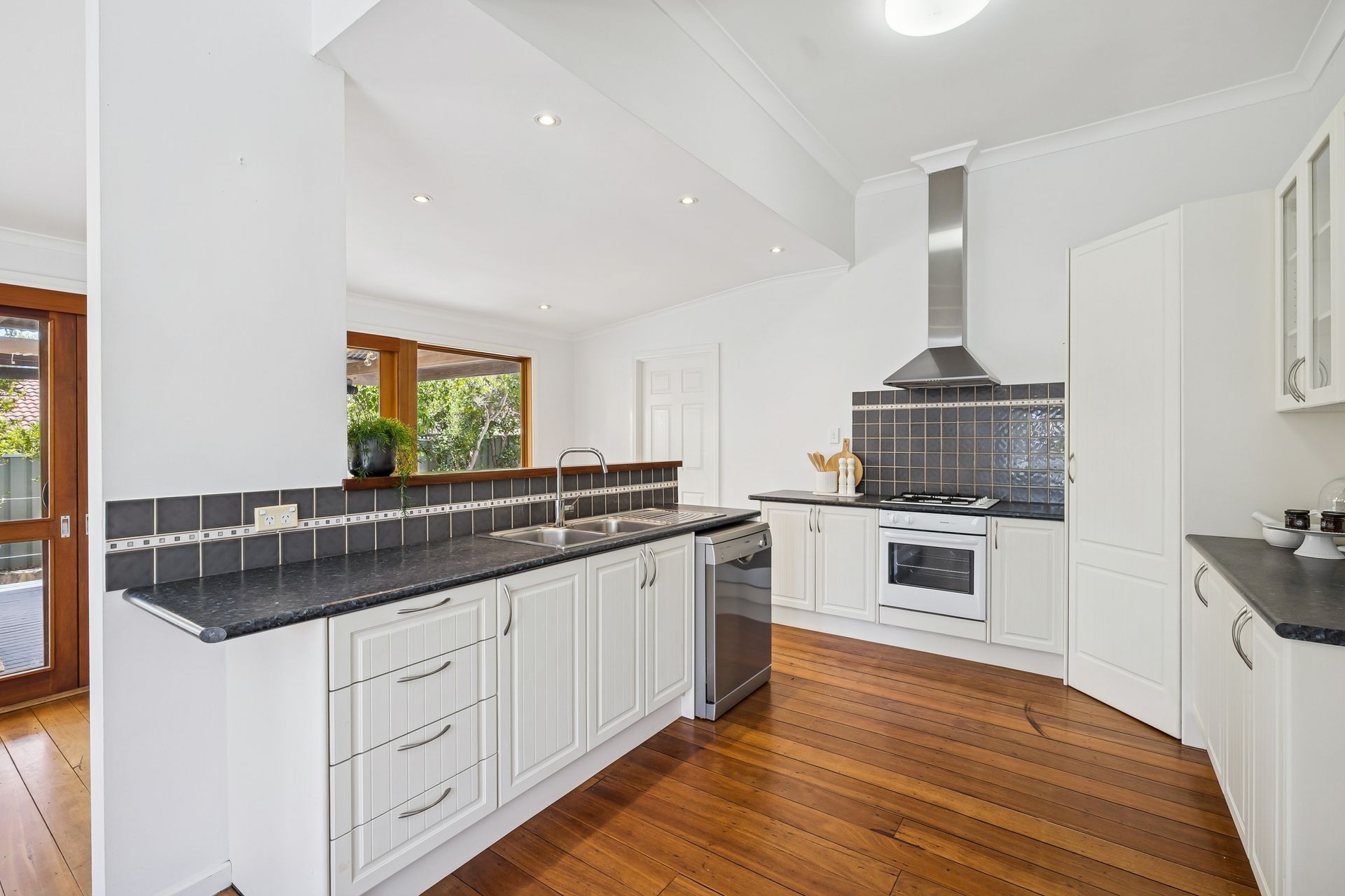 158 Hubert Street, EAST VICTORIA PARK WA 6101, East Victoria Park - Thumbnail 8
