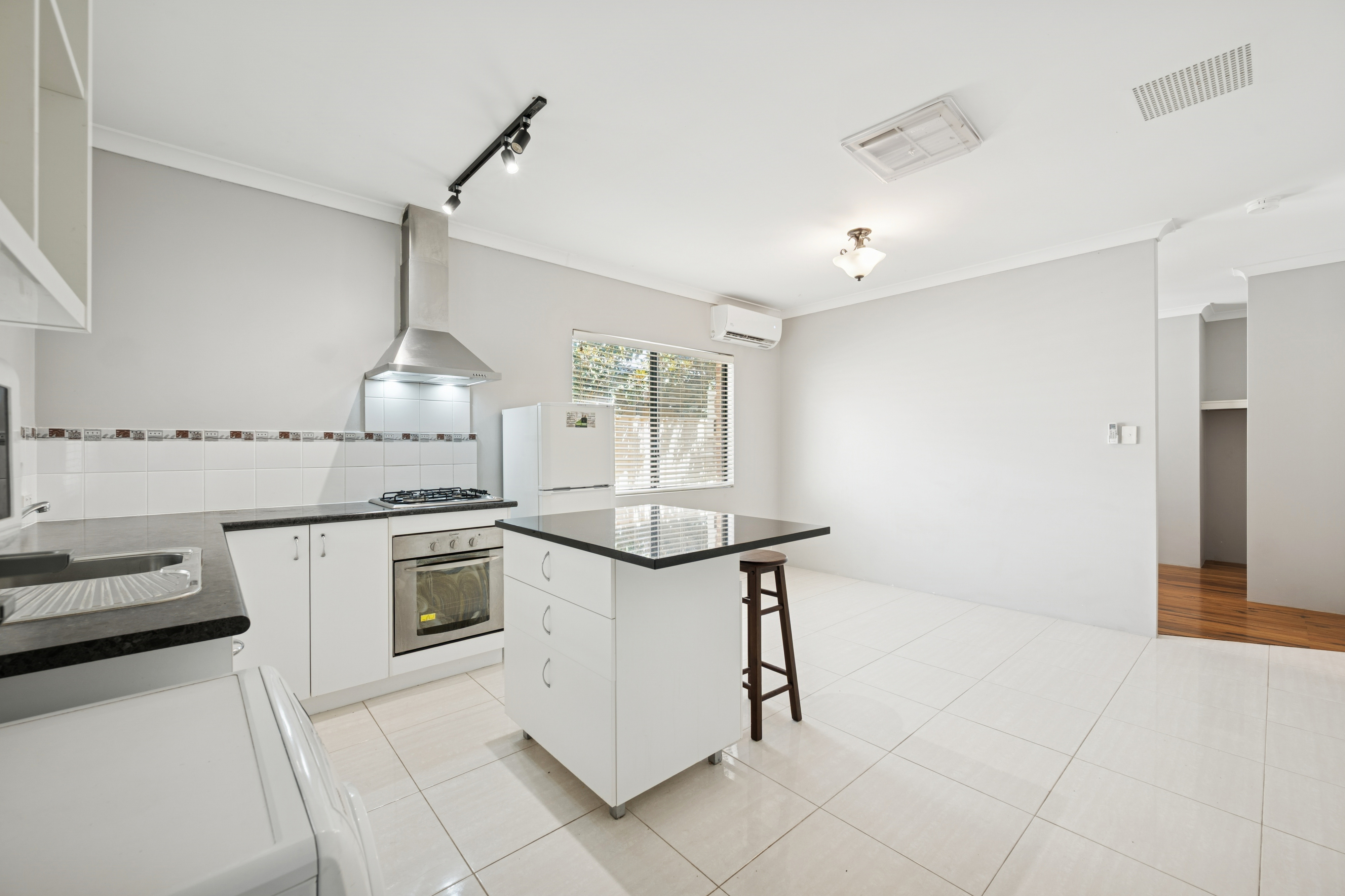 1/28B Bassendean Parade, BASSENDEAN WA 6054, Bassendean - Thumbnail 4