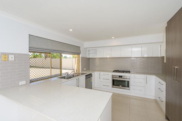 8 McLernon Place, SOUTH LAKE WA 6164, South Lake - Thumbnail 3