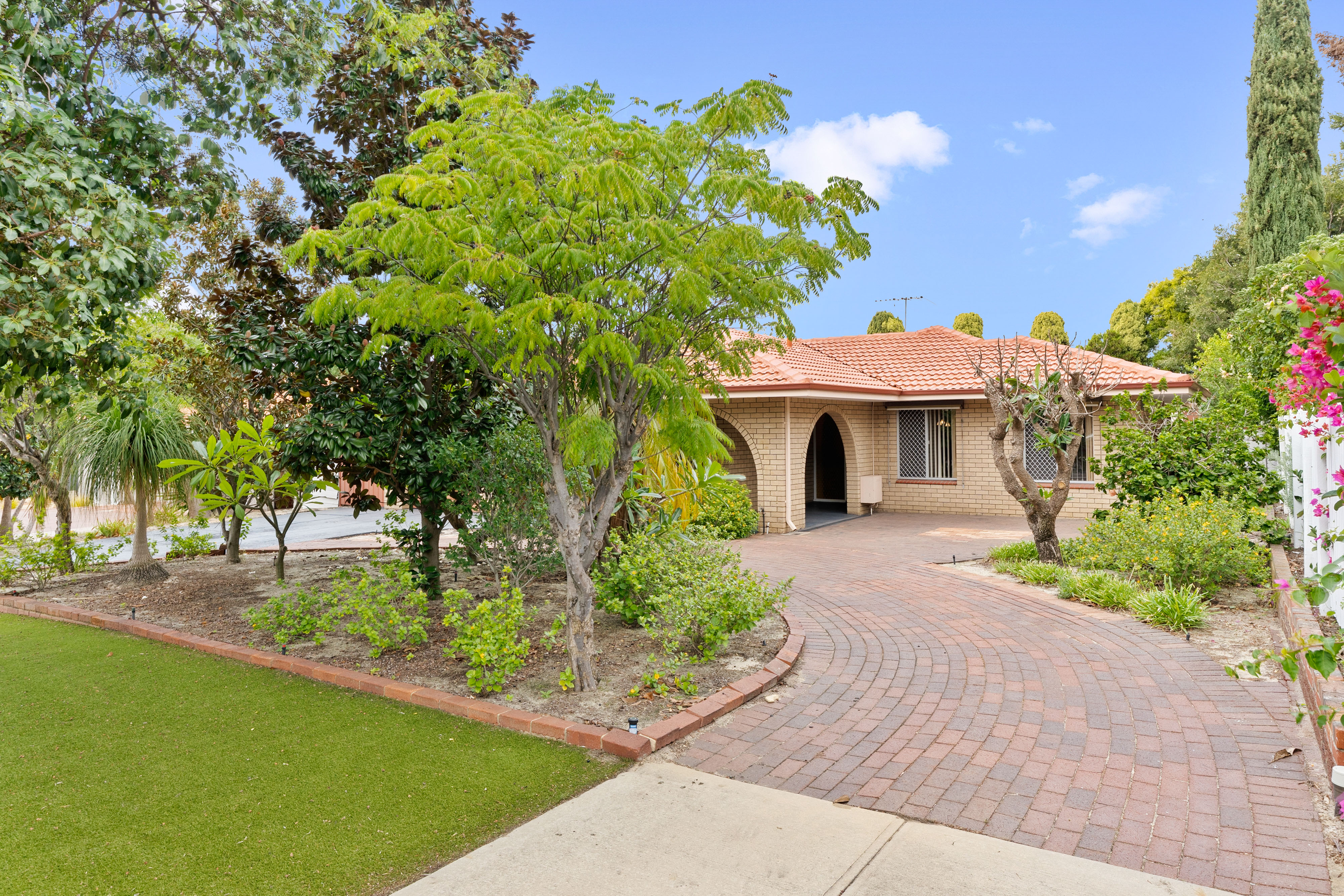 69 Coomoora Road, BOORAGOON WA 6154, Booragoon - Thumbnail 2