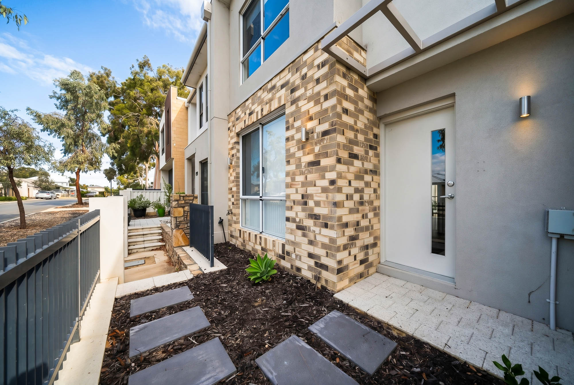 16 Overland Approach, WANNEROO WA 6065, Wanneroo - Thumbnail 2