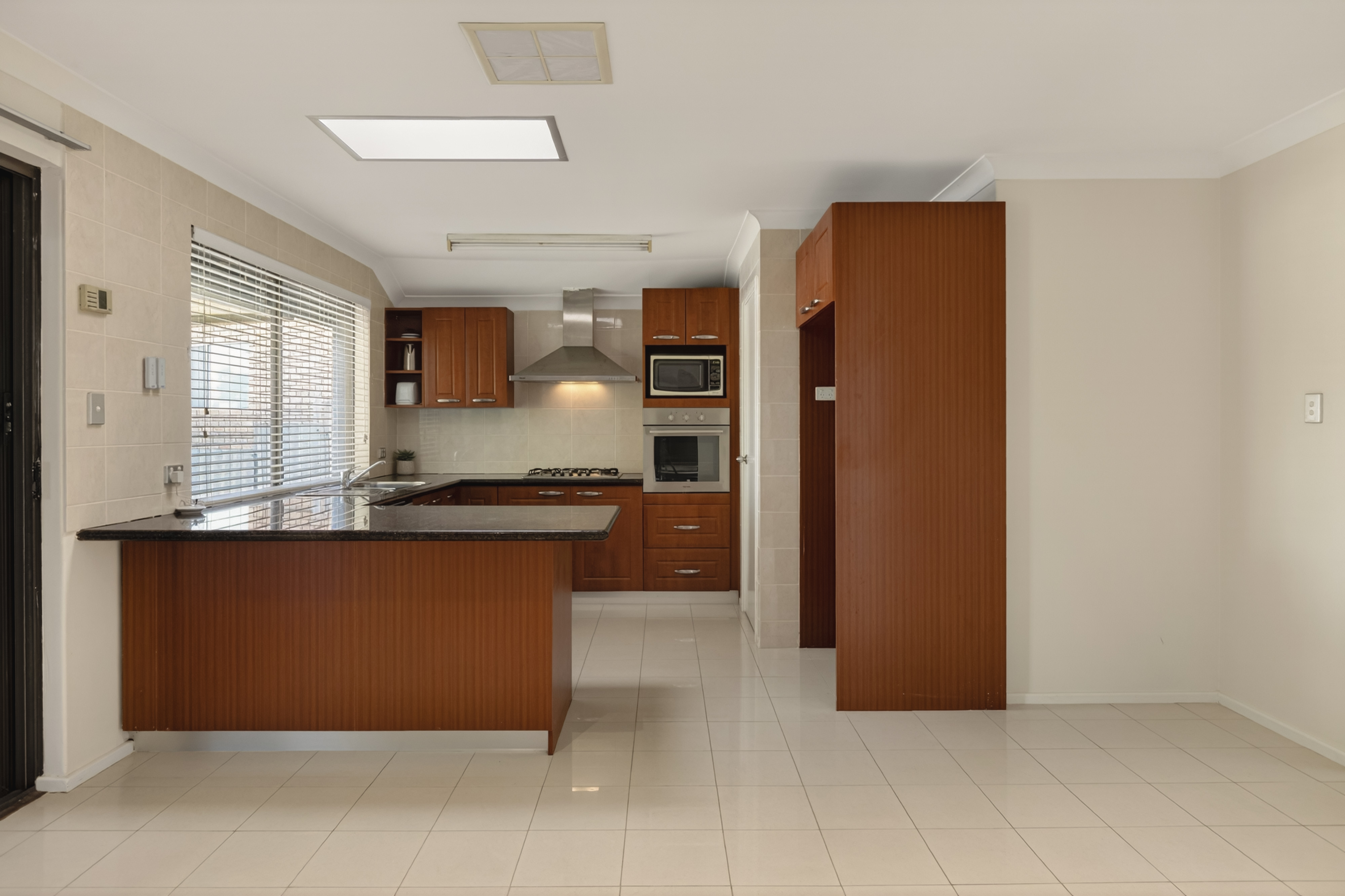 5 Coquina Close, HEATHRIDGE WA 6027, Heathridge - Thumbnail 2
