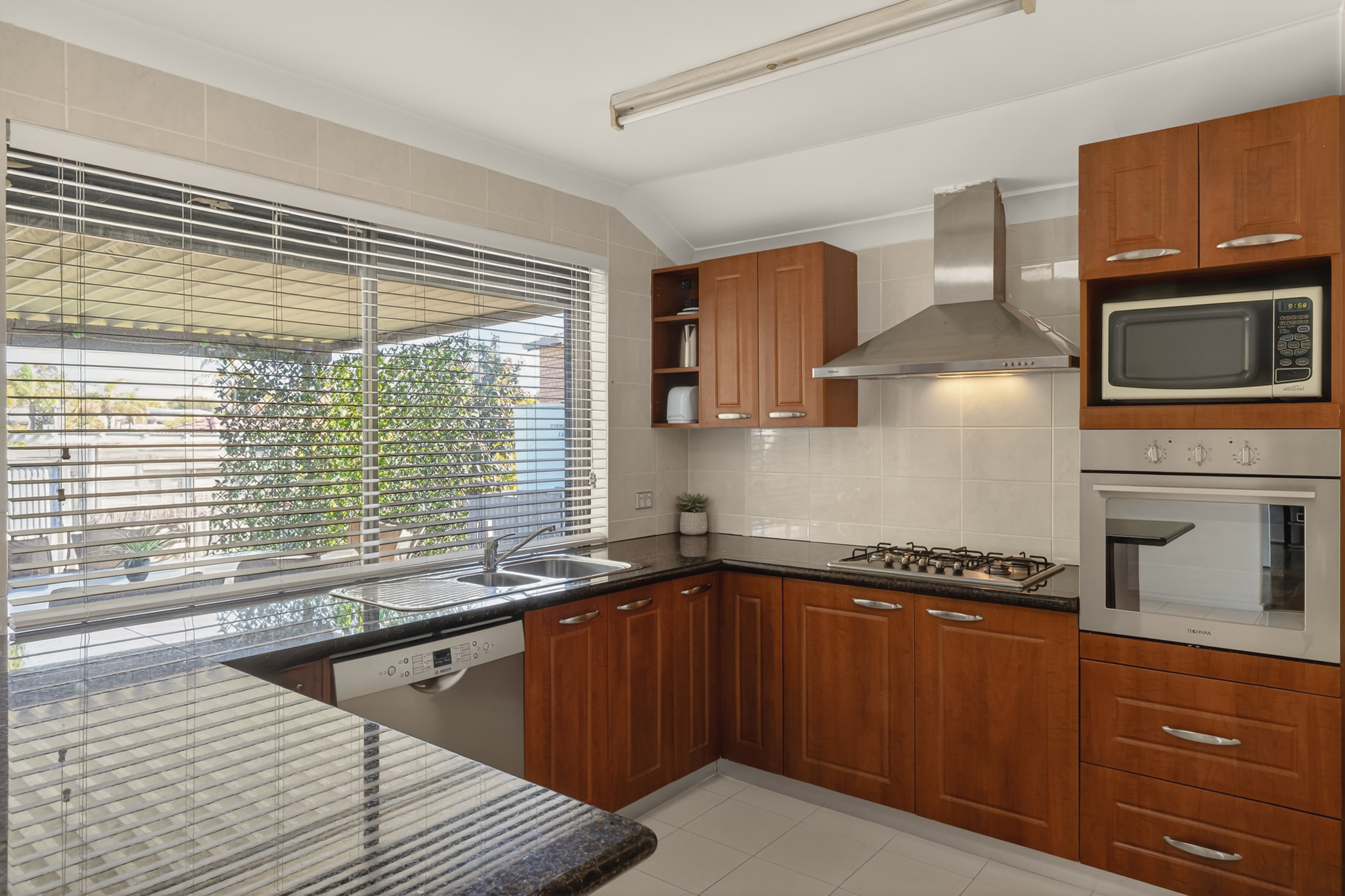 5 Coquina Close, HEATHRIDGE WA 6027, Heathridge - Thumbnail 4