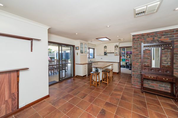9 Eastwood Way, HAMERSLEY WA 6022, Hamersley - Thumbnail 2
