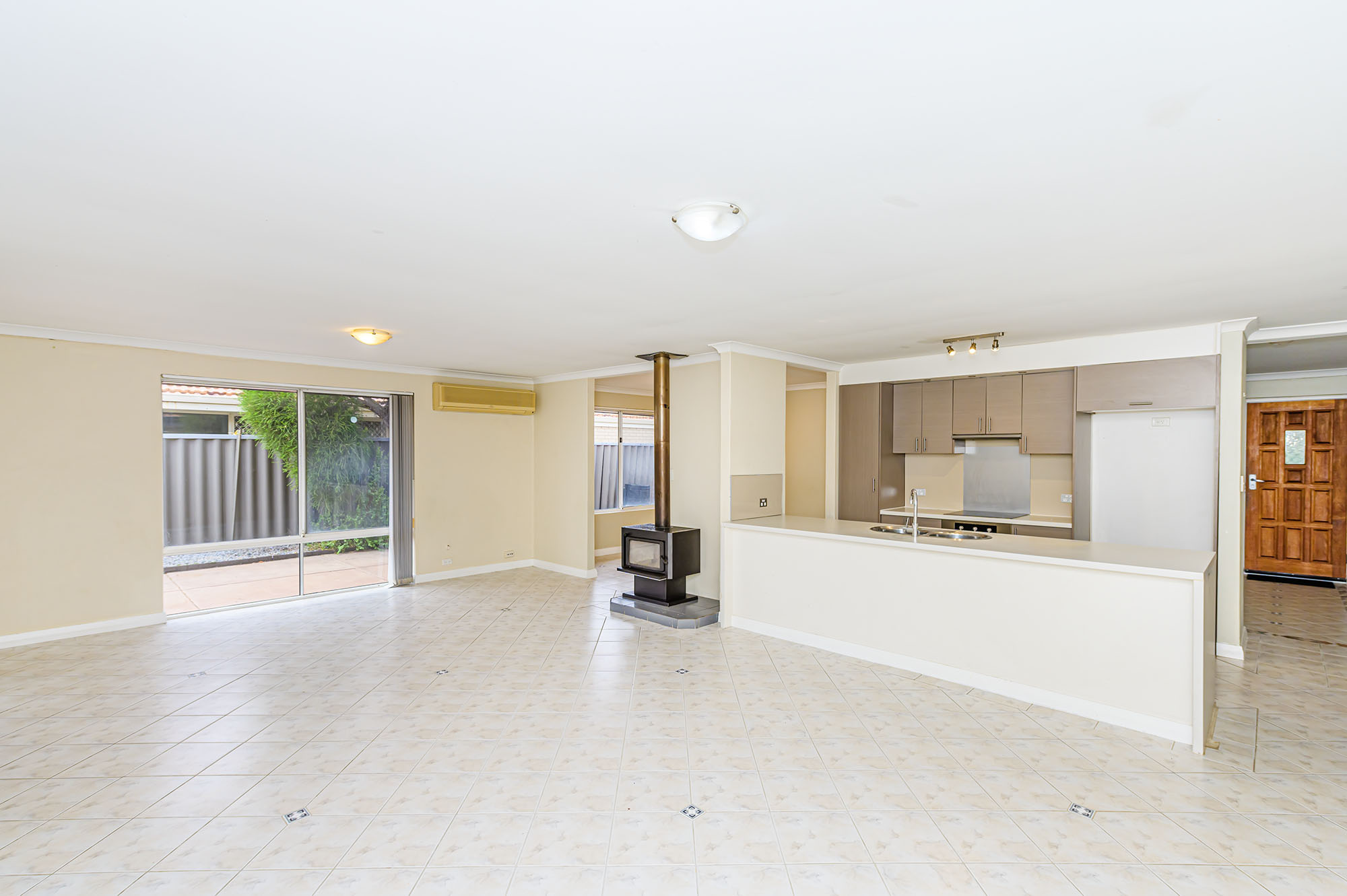 41 Caledonia Ave, CURRAMBINE WA 6028, Currambine - Thumbnail 2