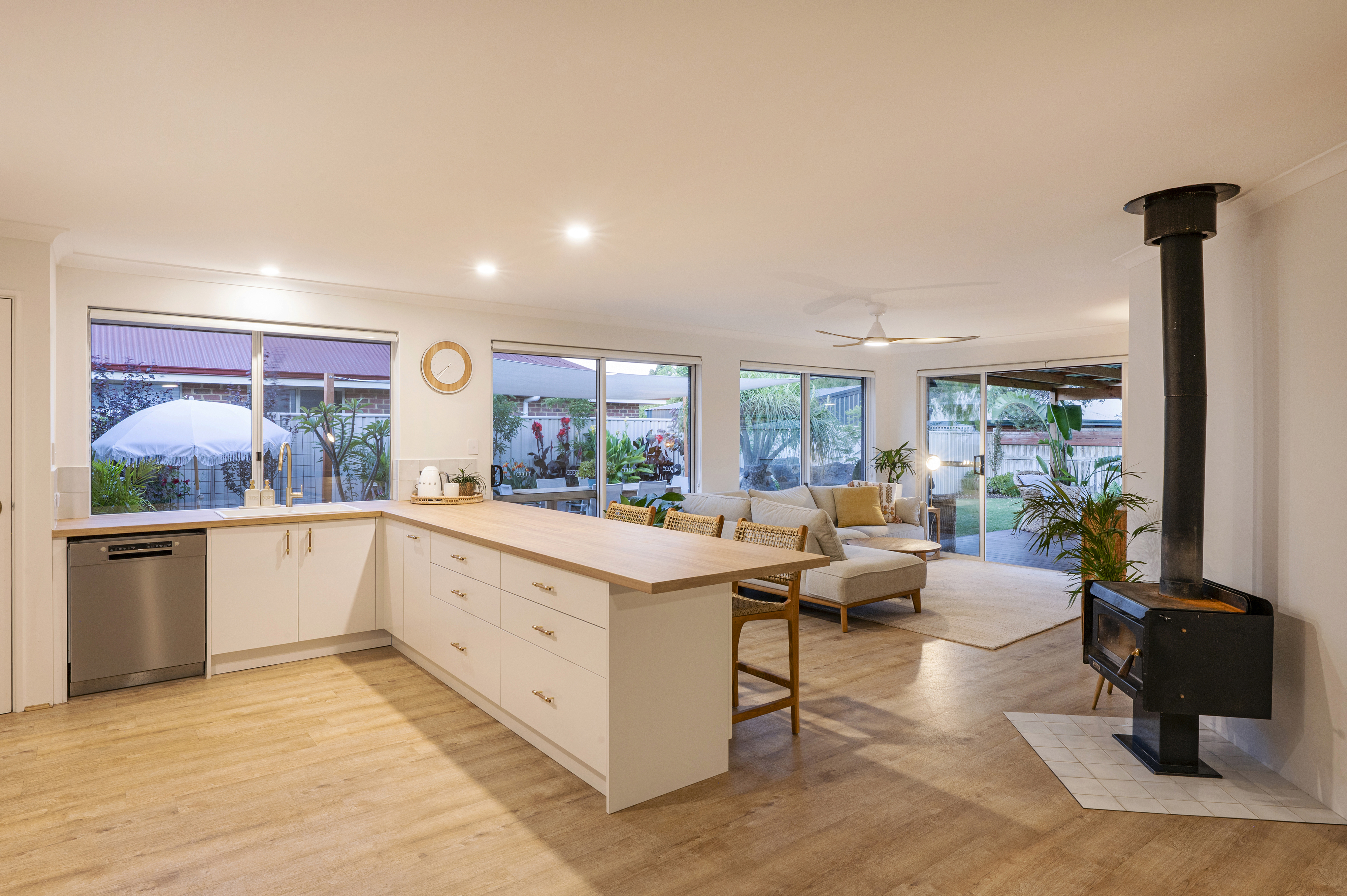 18 Amberley Loop, DUNSBOROUGH WA 6281, Dunsborough - Thumbnail 2