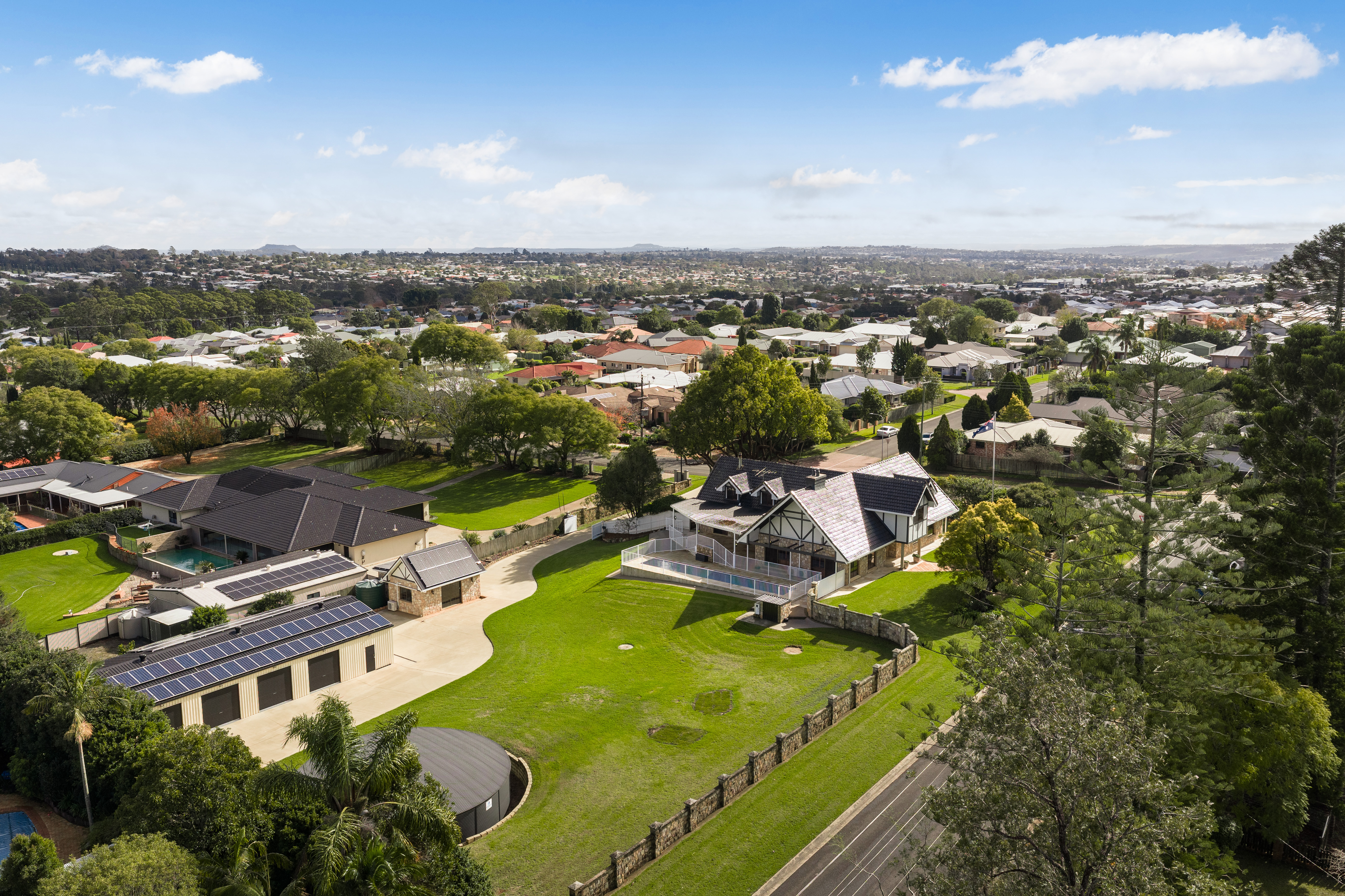 1 Trafalgar Street, Middle Ridge QLD 4350