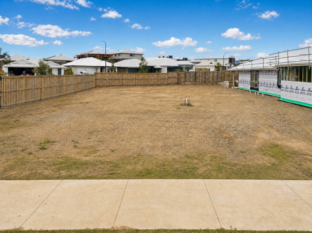 1 Rosella Circuit, Morayfield QLD — photo 4 of 8
