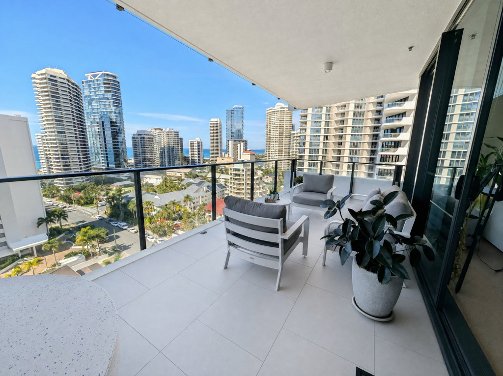 115/25 Woodroffe Avenue, Main Beach QLD — photo 5 of 8