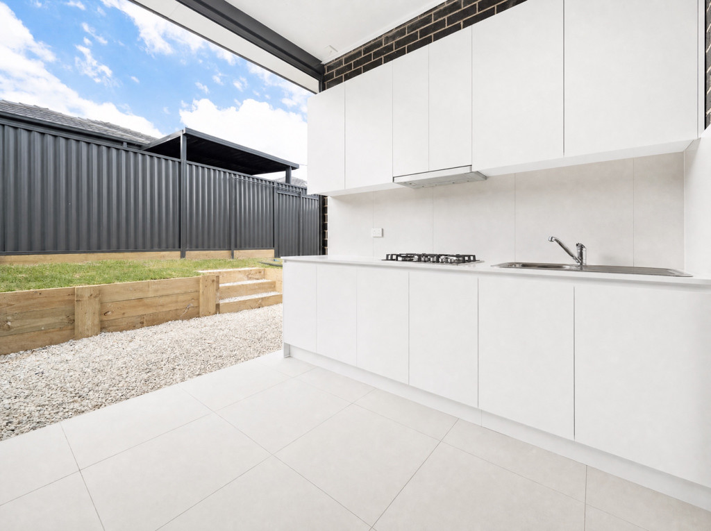 19 Swift Avenue, Leppington NSW — photo 5 of 8