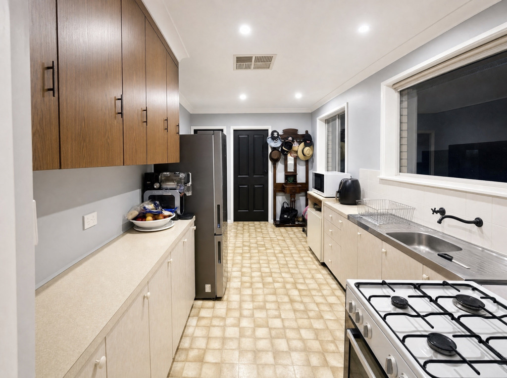 50 Kibbler Street, Cowra NSW — photo 4 of 8