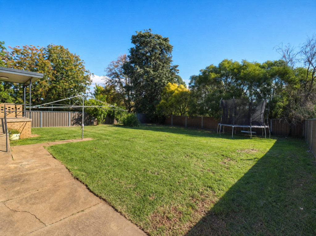 50 Kibbler Street, Cowra NSW — photo 7 of 8