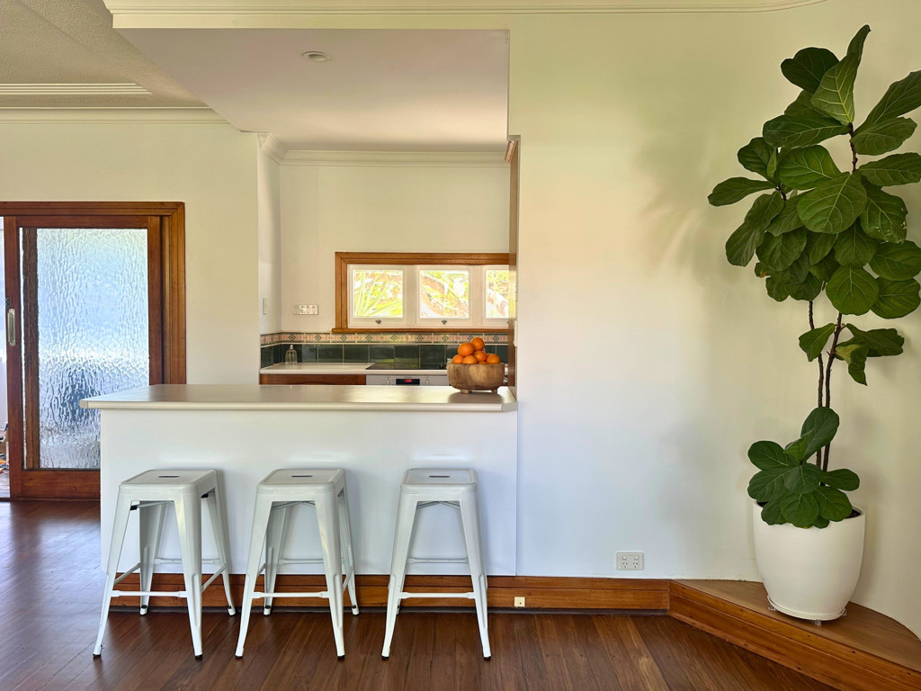36 Heeb Street, Bundall QLD — photo 6 of 8