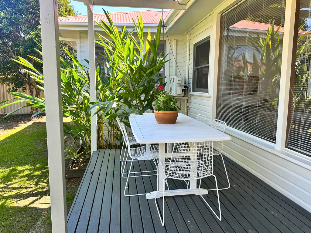 36 Heeb Street, Bundall QLD — photo 8 of 8