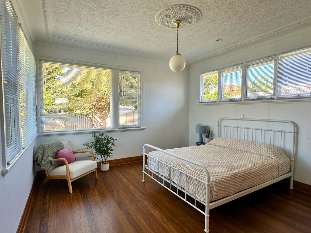 36 Heeb Street, Bundall QLD — photo 2 of 8