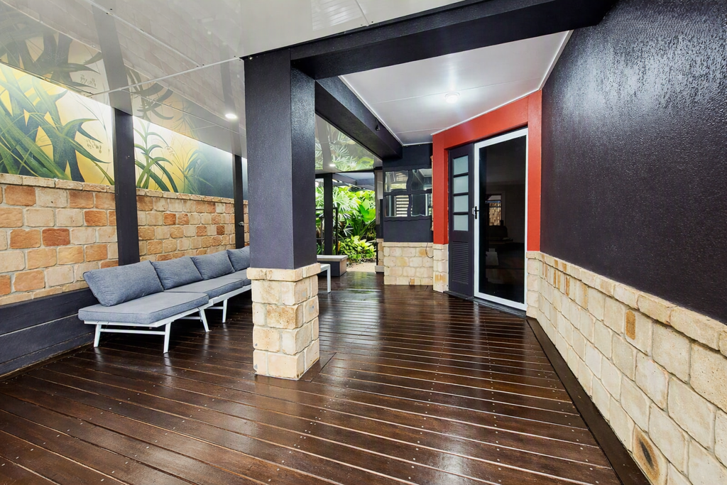 3 Leighanne Crescent, Arundel QLD — photo 6 of 8