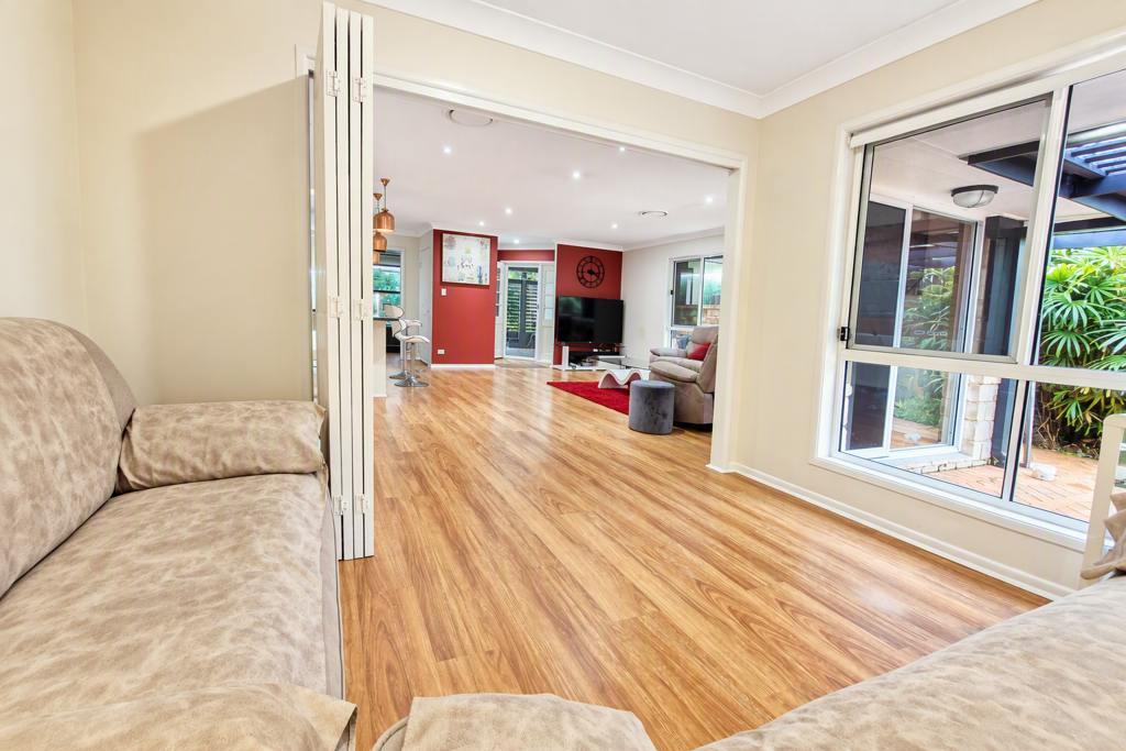 3 Leighanne Crescent, Arundel QLD — photo 7 of 8